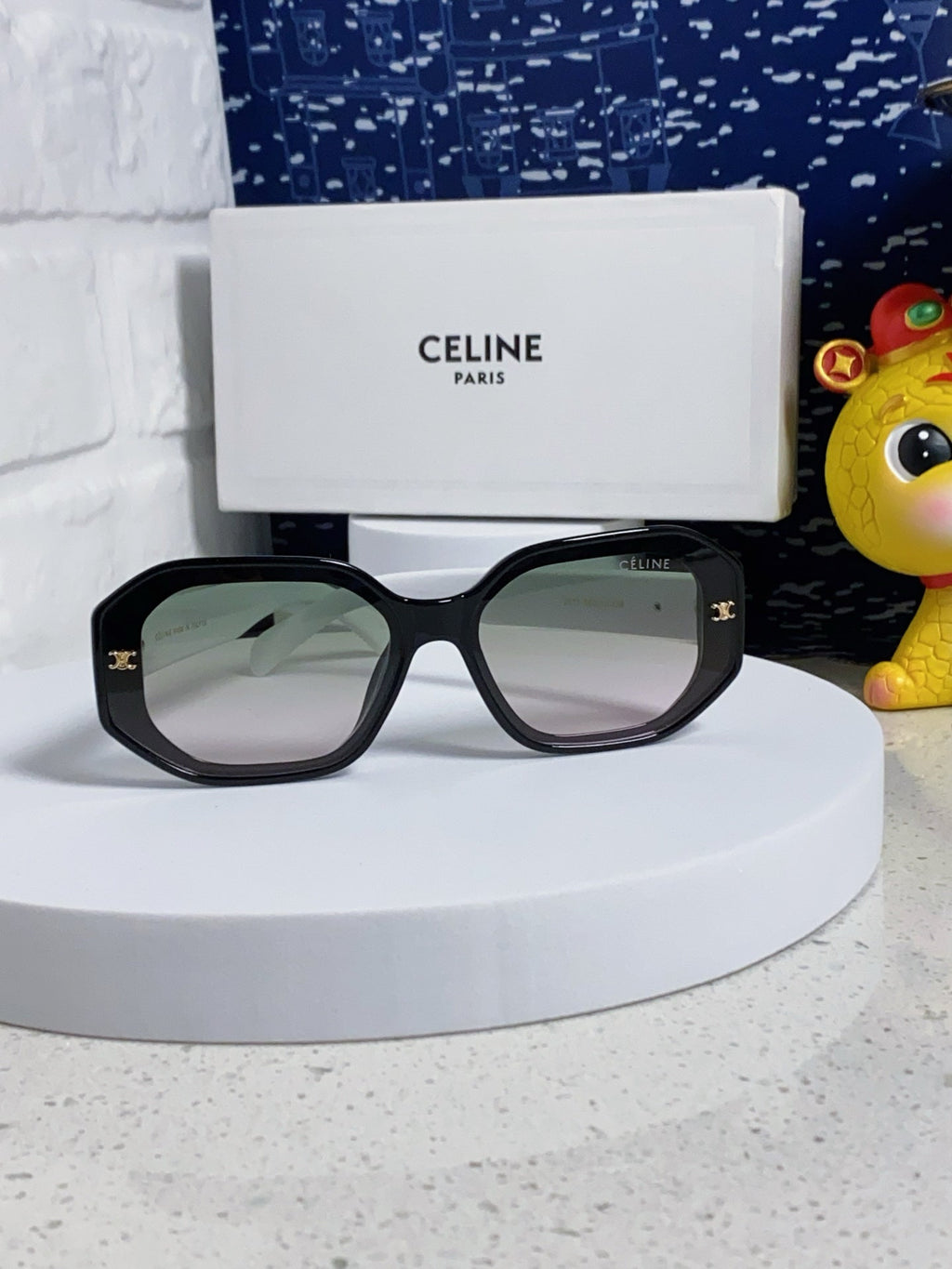 CELINE TRIOMPHE SQUARE SUNGLASS 566739 IN BLACK AND WHITE ACETATE