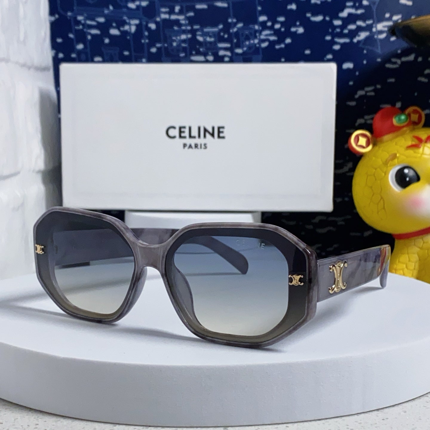 CELINE TRIOMPHE SQUARE SUNGLASS 566740 IN MARBLED EFFECT ACETATE
