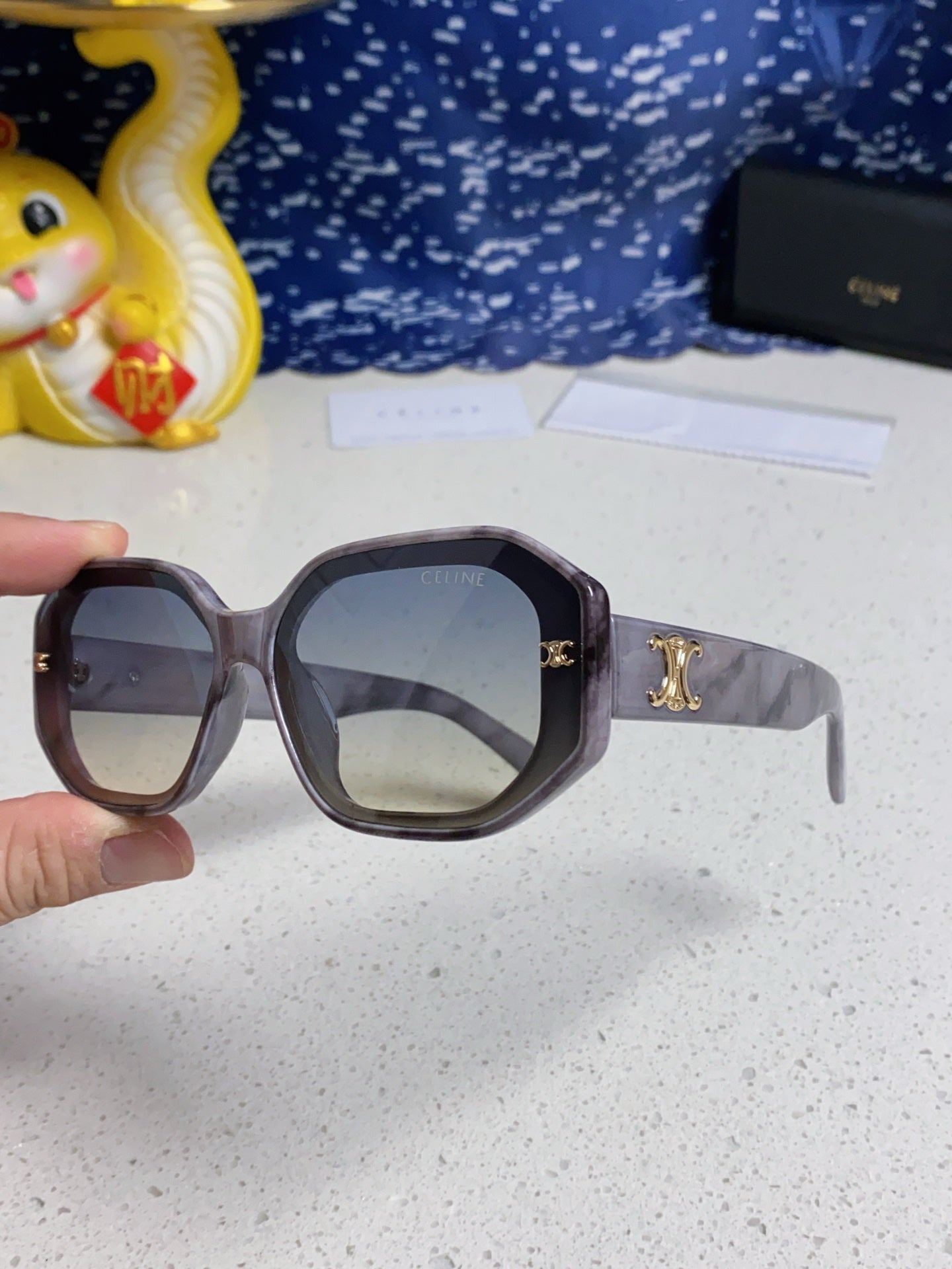 CELINE TRIOMPHE SQUARE SUNGLASS 566740 IN MARBLED EFFECT ACETATE