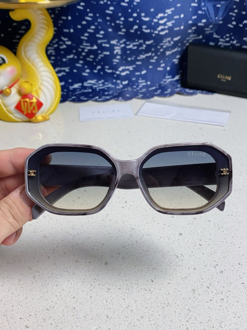 CELINE TRIOMPHE SQUARE SUNGLASS 566740 IN MARBLED EFFECT ACETATE