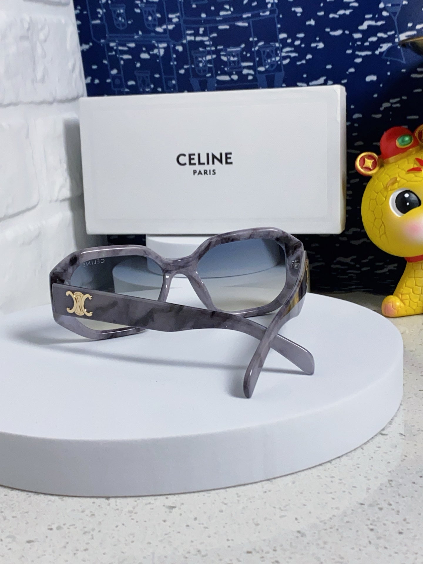 CELINE TRIOMPHE SQUARE SUNGLASS 566740 IN MARBLED EFFECT ACETATE