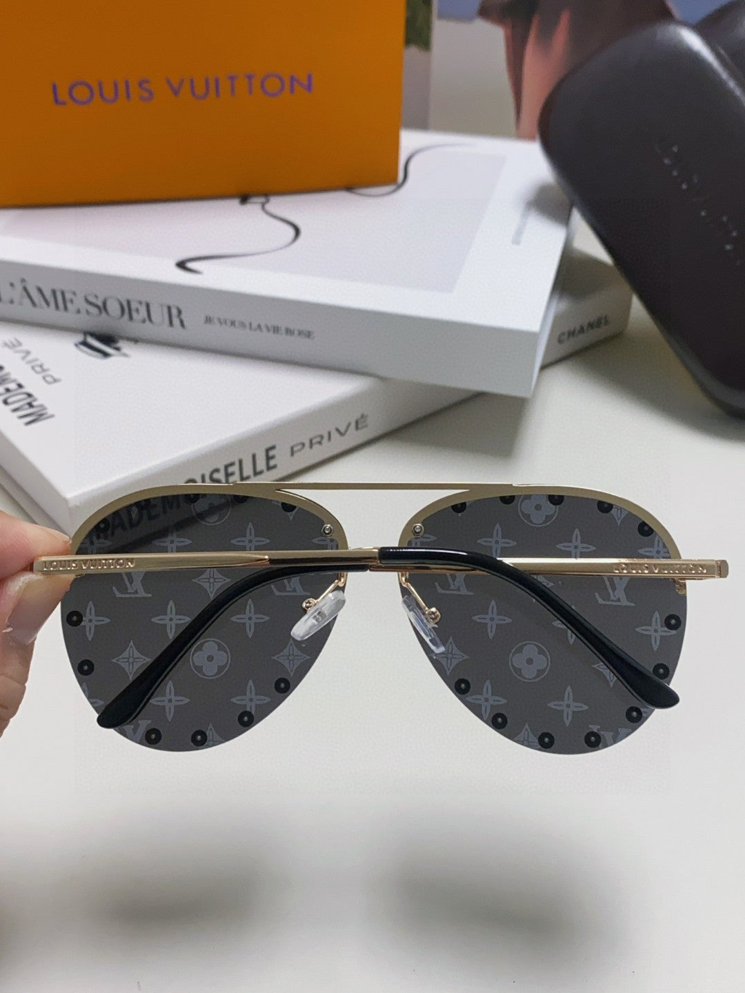 LOUIS VUITTON PARTY PILOT SUNGLASSES 567462 IN GOLD METAL MONOGRAM LOGO ON LENS