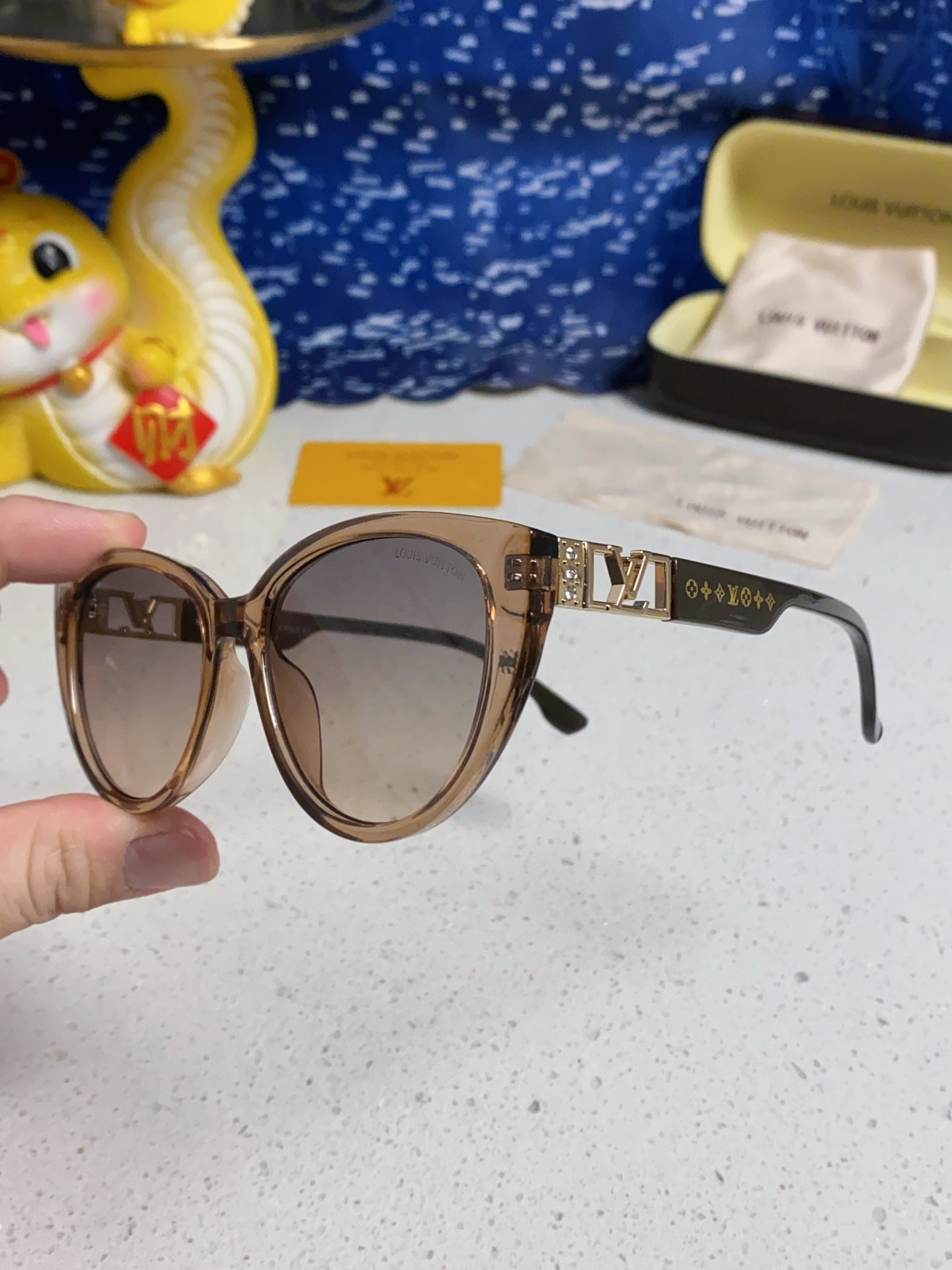LOUIS VUITTON CAT EYE SUNGLASSES 567468 IN BROWN CLEAR ACETATE