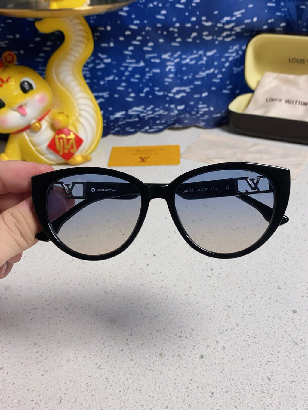 LOUIS VUITTON CAT EYE SUNGLASSES 567470 IN BLACK ACETATE GREY SMOKE LENS