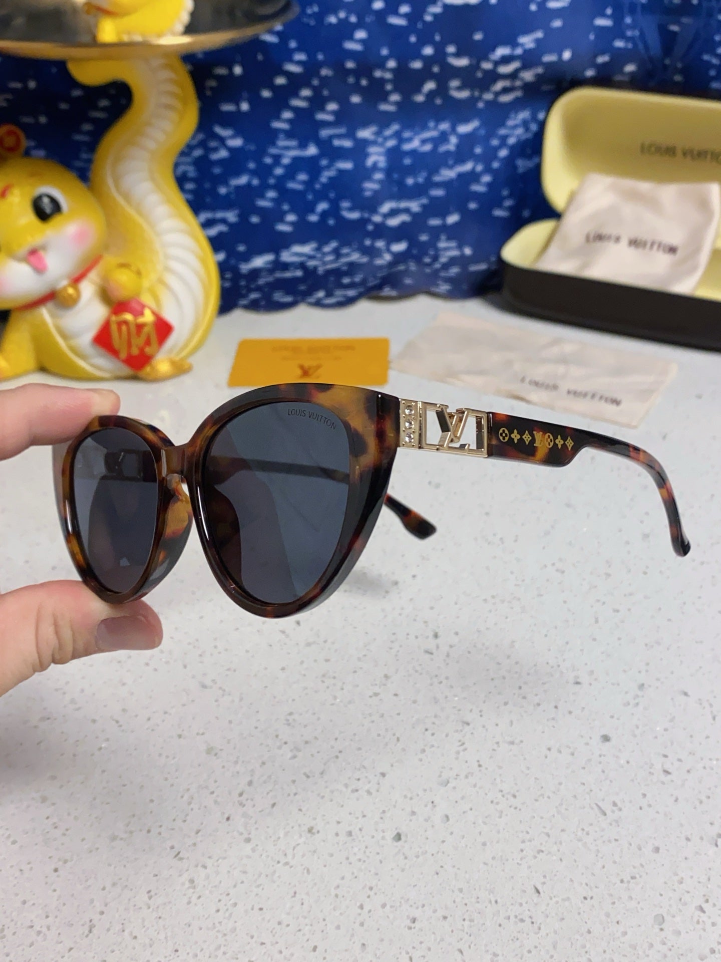 LOUIS VUITTON CAT EYE SUNGLASSES 567471 IN HAVANA ACETATE