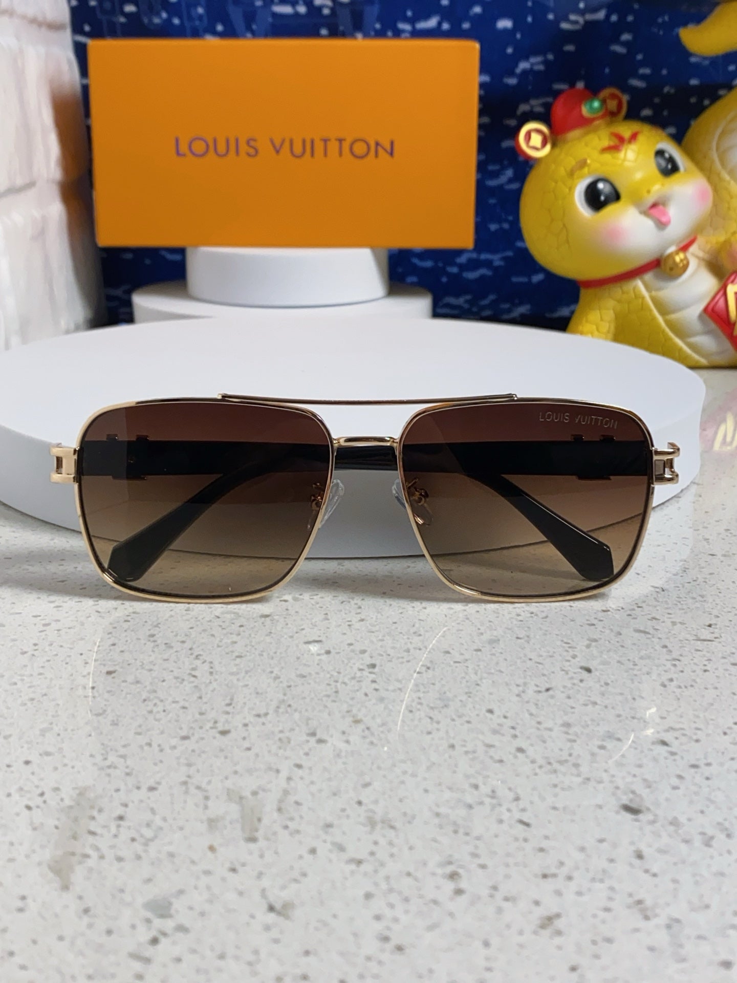 LOUIS VUITTON SIGNATURE SQUARE SUNGLASSES 567475 IN GOLD METAL BROWN SMOKE LENSES