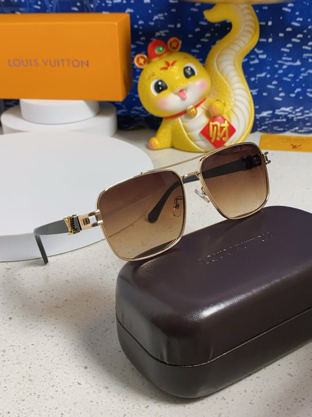 LOUIS VUITTON SIGNATURE SQUARE SUNGLASSES 567475 IN GOLD METAL BROWN SMOKE LENSES