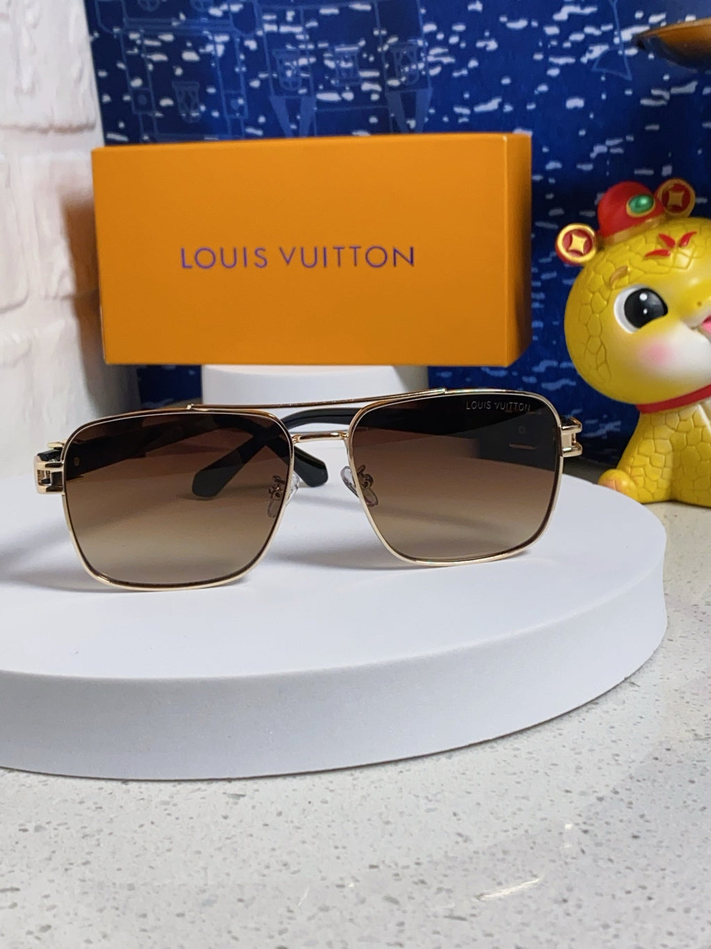 LOUIS VUITTON SIGNATURE SQUARE SUNGLASSES 567475 IN GOLD METAL BROWN SMOKE LENSES
