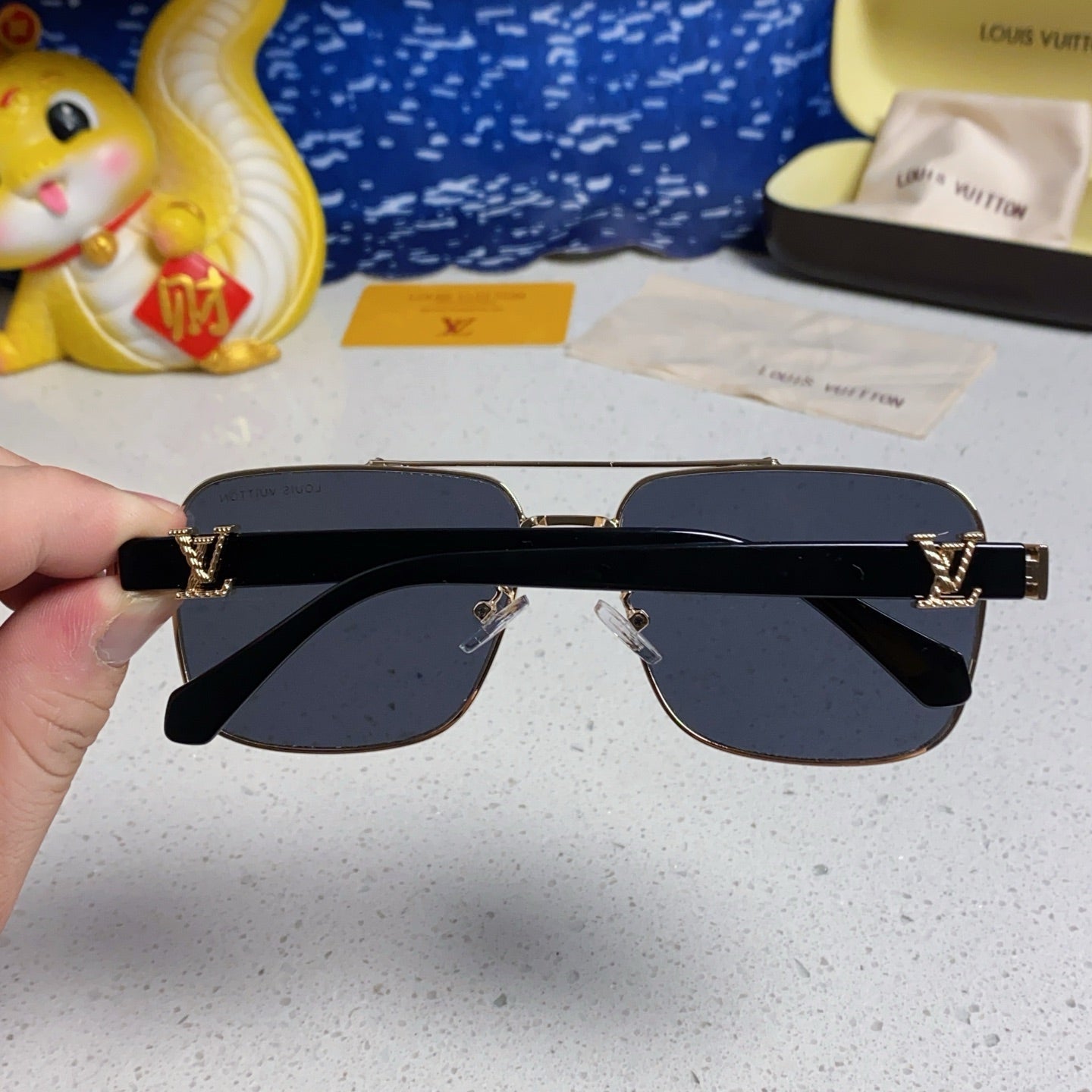 LOUIS VUITTON SIGNATURE SQUARE SUNGLASSES 567476 IN GOLD METAL BLACK LENSES