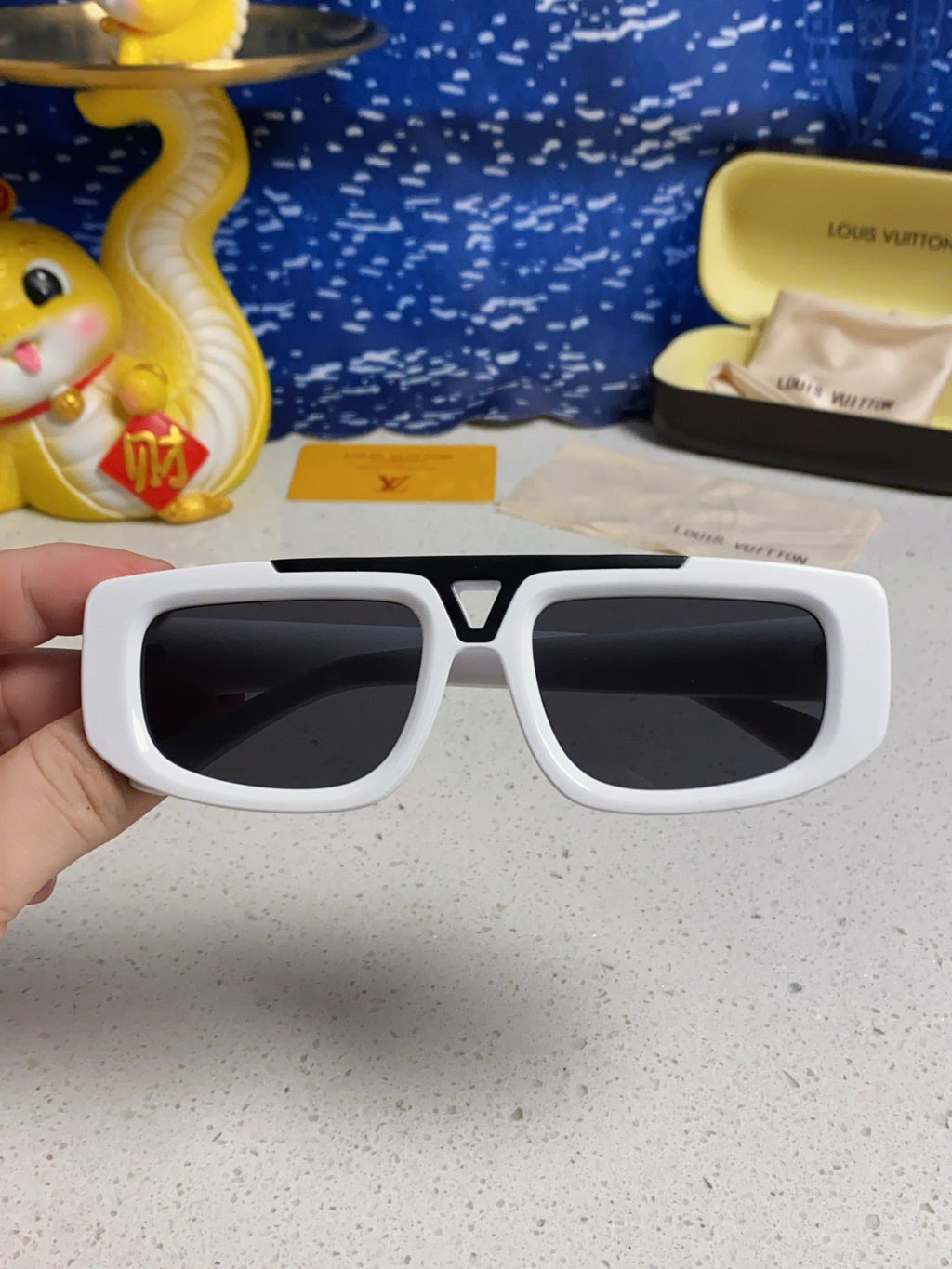 LOUIS VUITTON CLASH PILOT SUNGLASSES 567478 IN WHITE ACTETE BLACK METAL