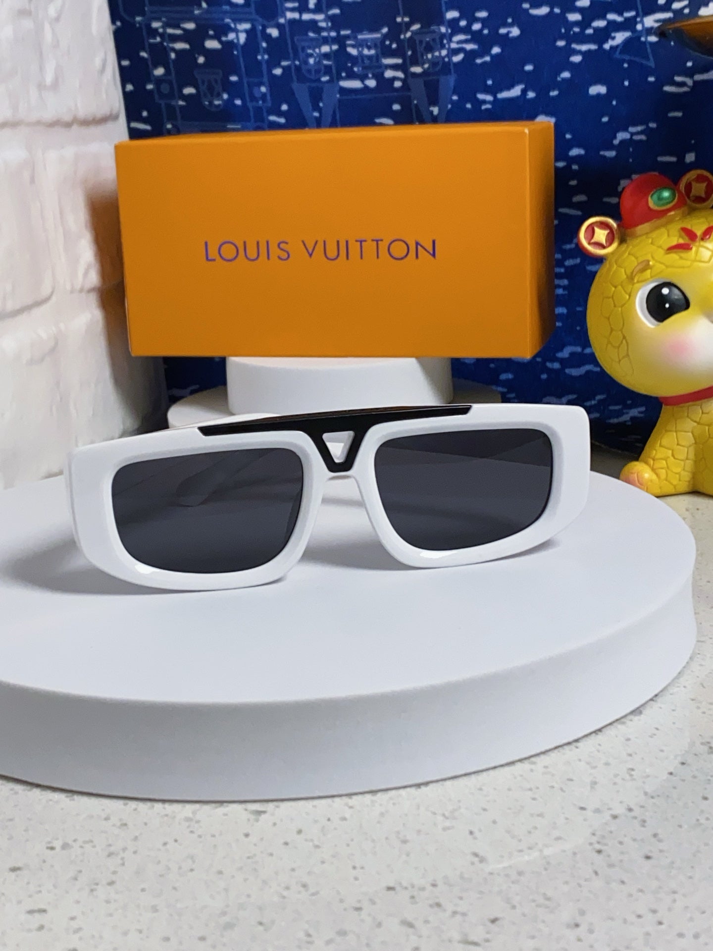 LOUIS VUITTON CLASH PILOT SUNGLASSES 567478 IN WHITE ACTETE BLACK METAL
