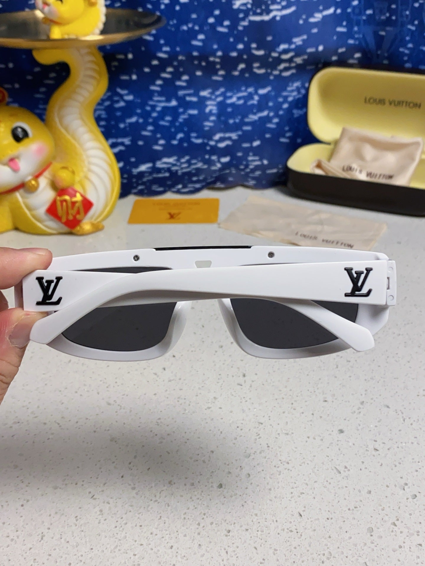LOUIS VUITTON CLASH PILOT SUNGLASSES 567478 IN WHITE ACTETE BLACK METAL
