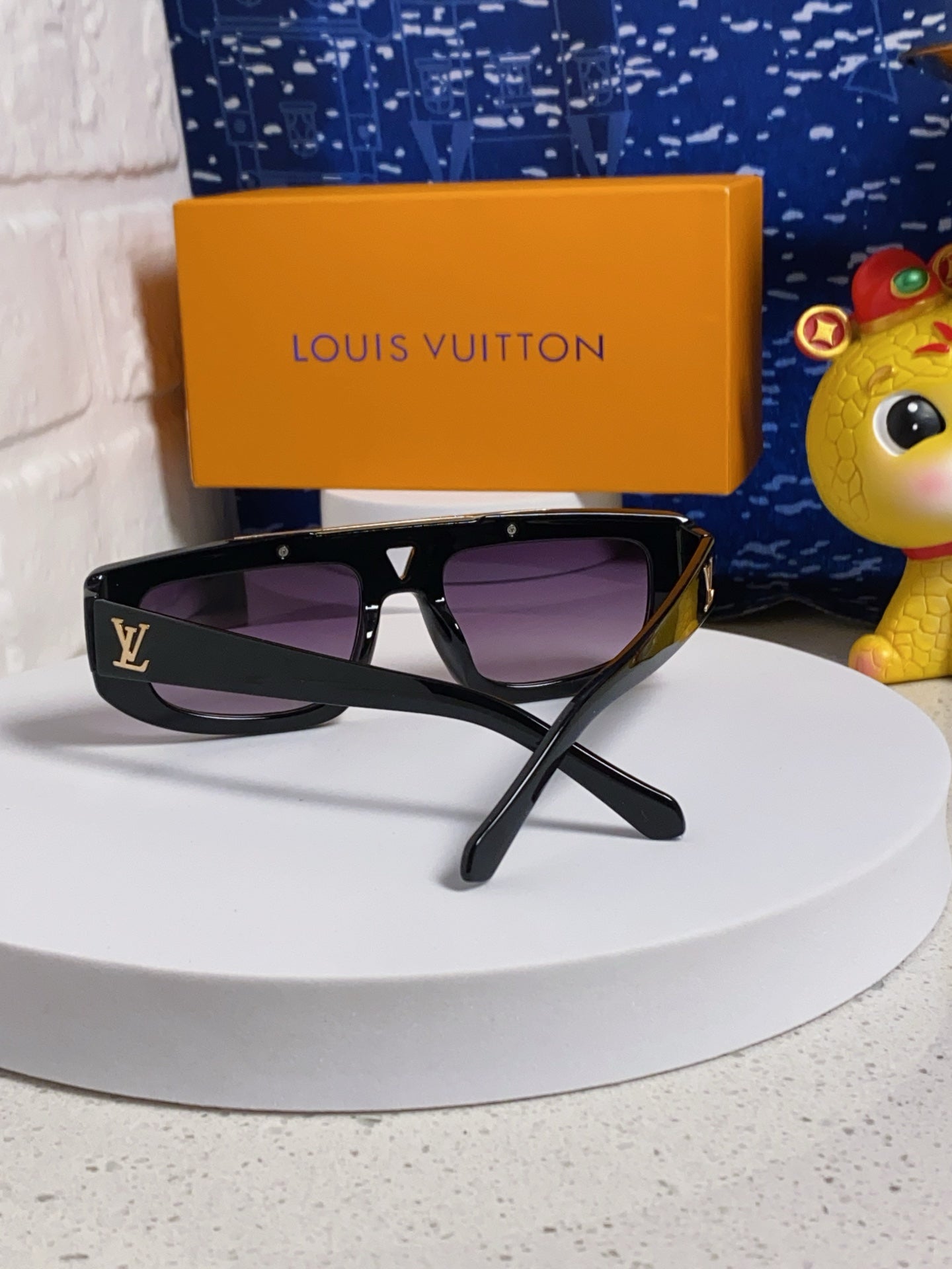 LOUIS VUITTON CLASH PILOT SUNGLASSES 567480 IN BLACK ACTETE GOLD METAL