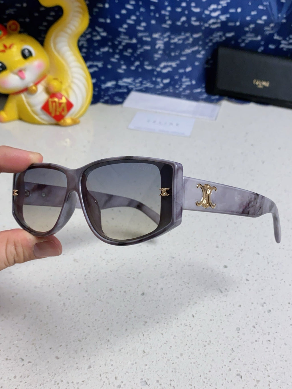 CELINE TRIOMPHE SUNGLASS 566217 IN MARBLED EFFECT ACETATE