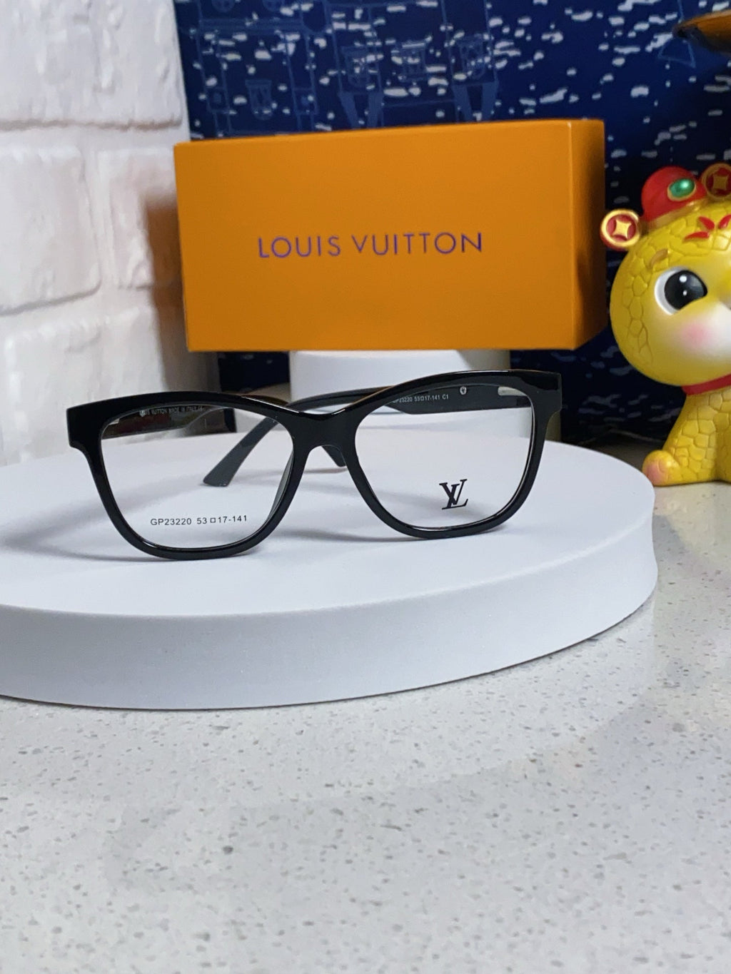 LOUIS VUITTON CAT EYE SUNGLASSES 570280 IN BLACK ACETATE EMBOSSED LOGO