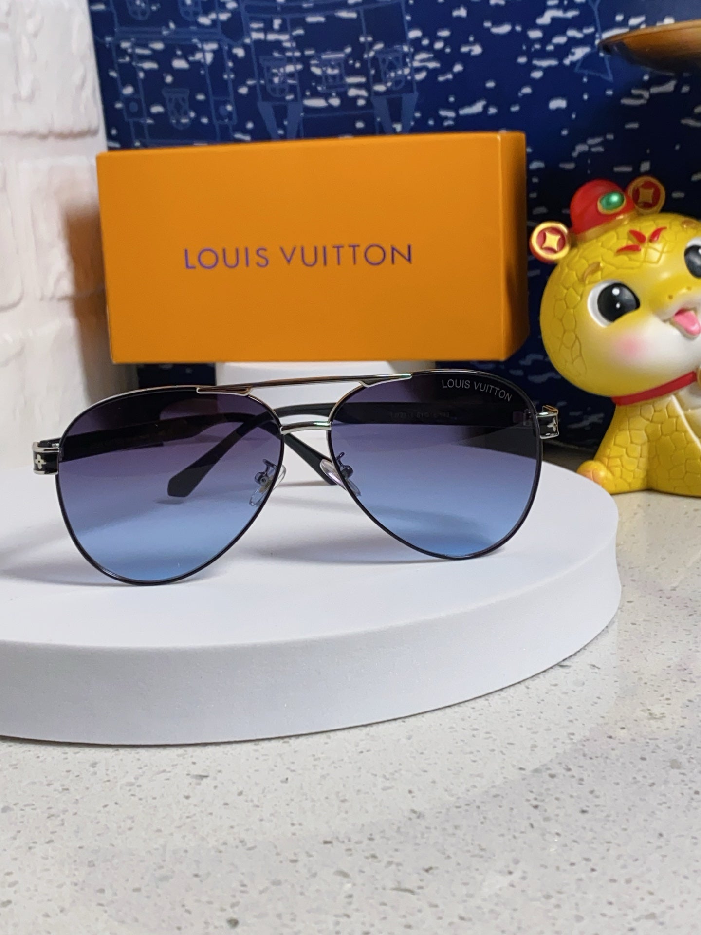 LOUIS VUITTON PILOT SUNGLASSES 571633 IN SILVER METAL GREY SMOKE LENSES MONOGRAM LOGO
