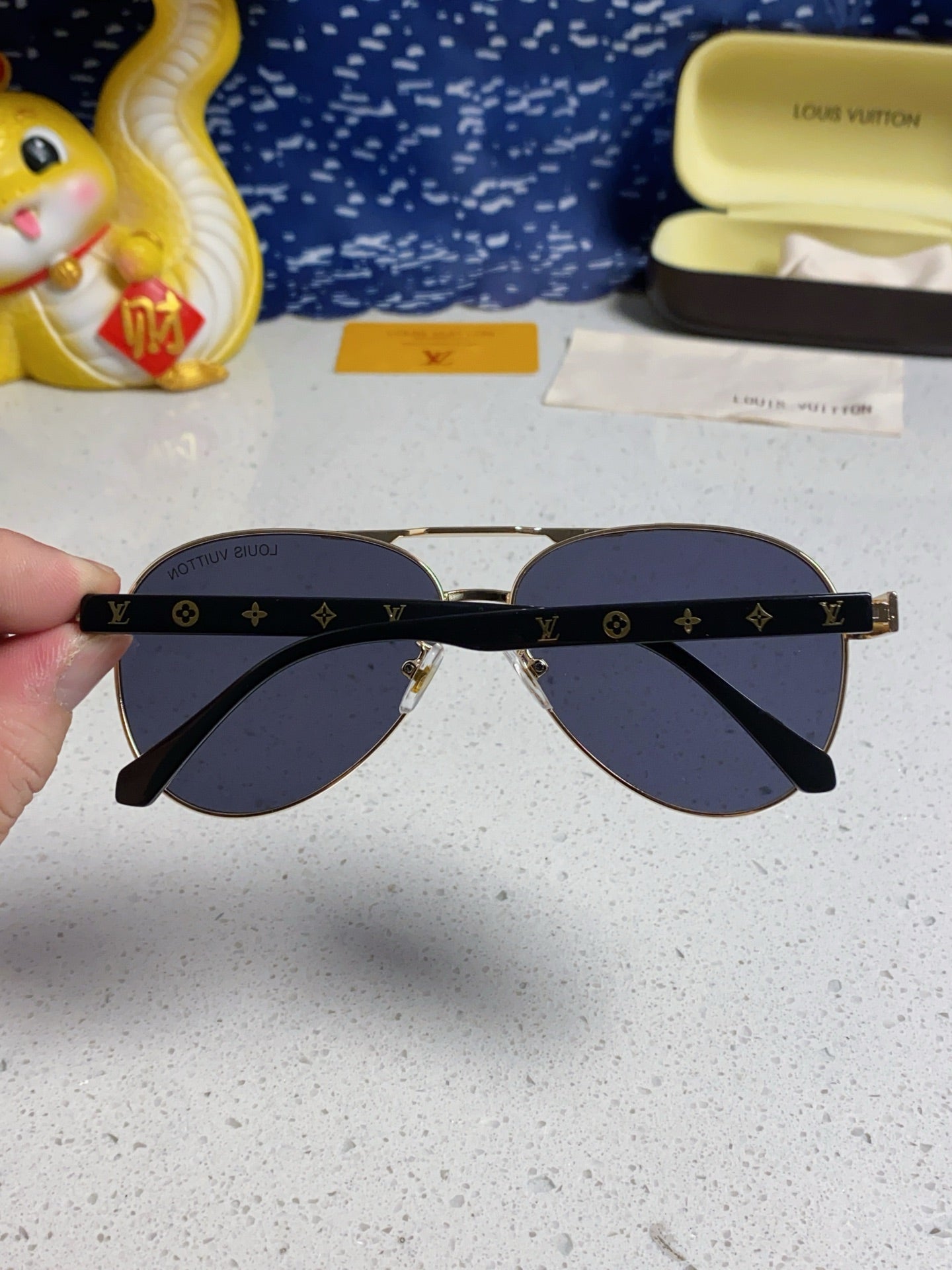 LOUIS VUITTON PILOT SUNGLASSES 571635 IN GOLD METAL BLACK LENSES MONOGRAM LOGO