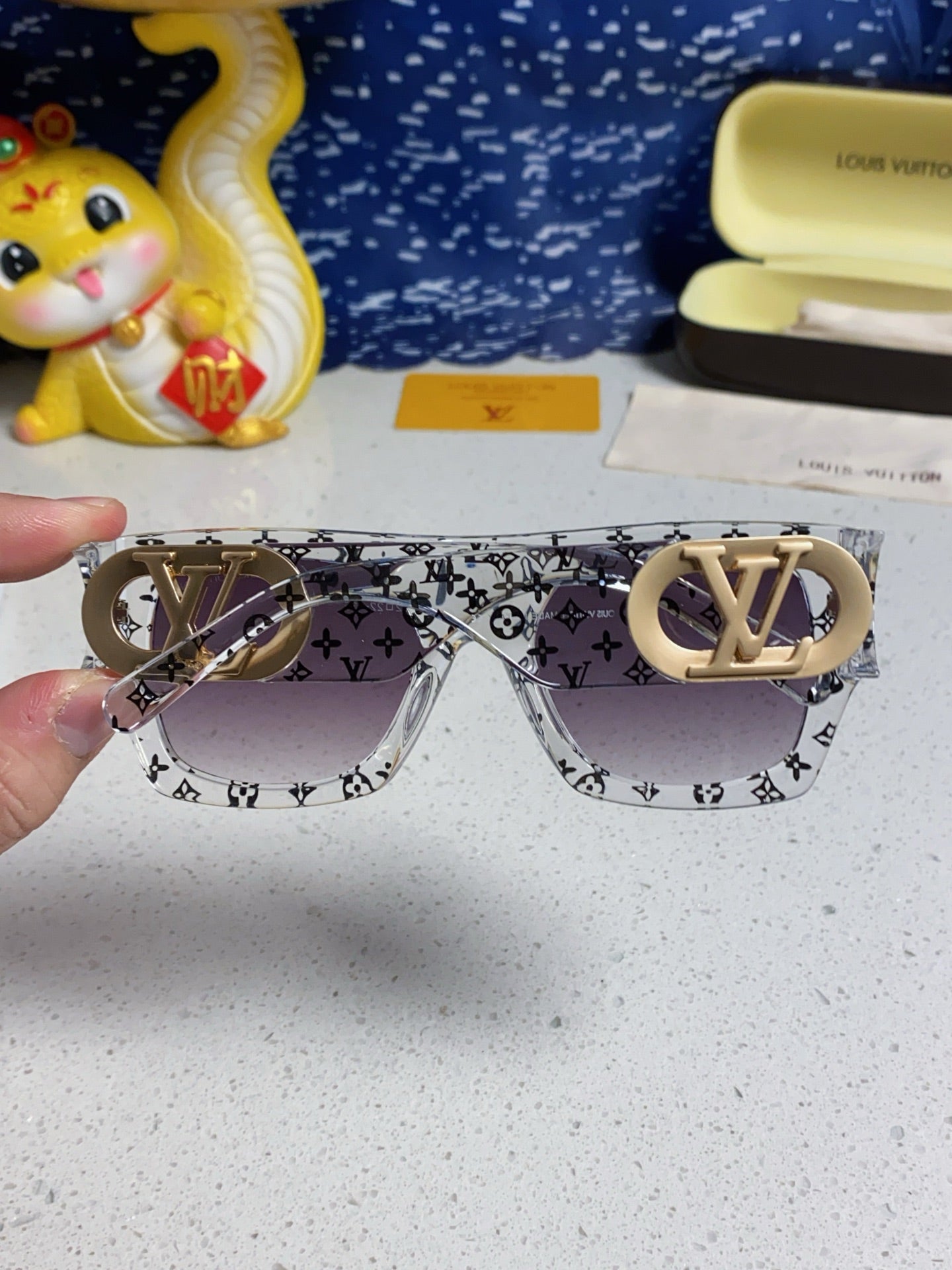 LOUIS VUITTON LINK SQUARE SUNGLASSES 570271 IN CLEAR ACETATE MONOGRAM LOGO ON FRAME