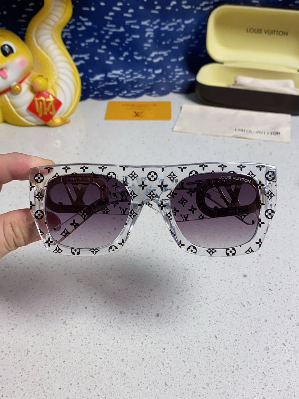 LOUIS VUITTON LINK SQUARE SUNGLASSES 570271 IN CLEAR ACETATE MONOGRAM LOGO ON FRAME