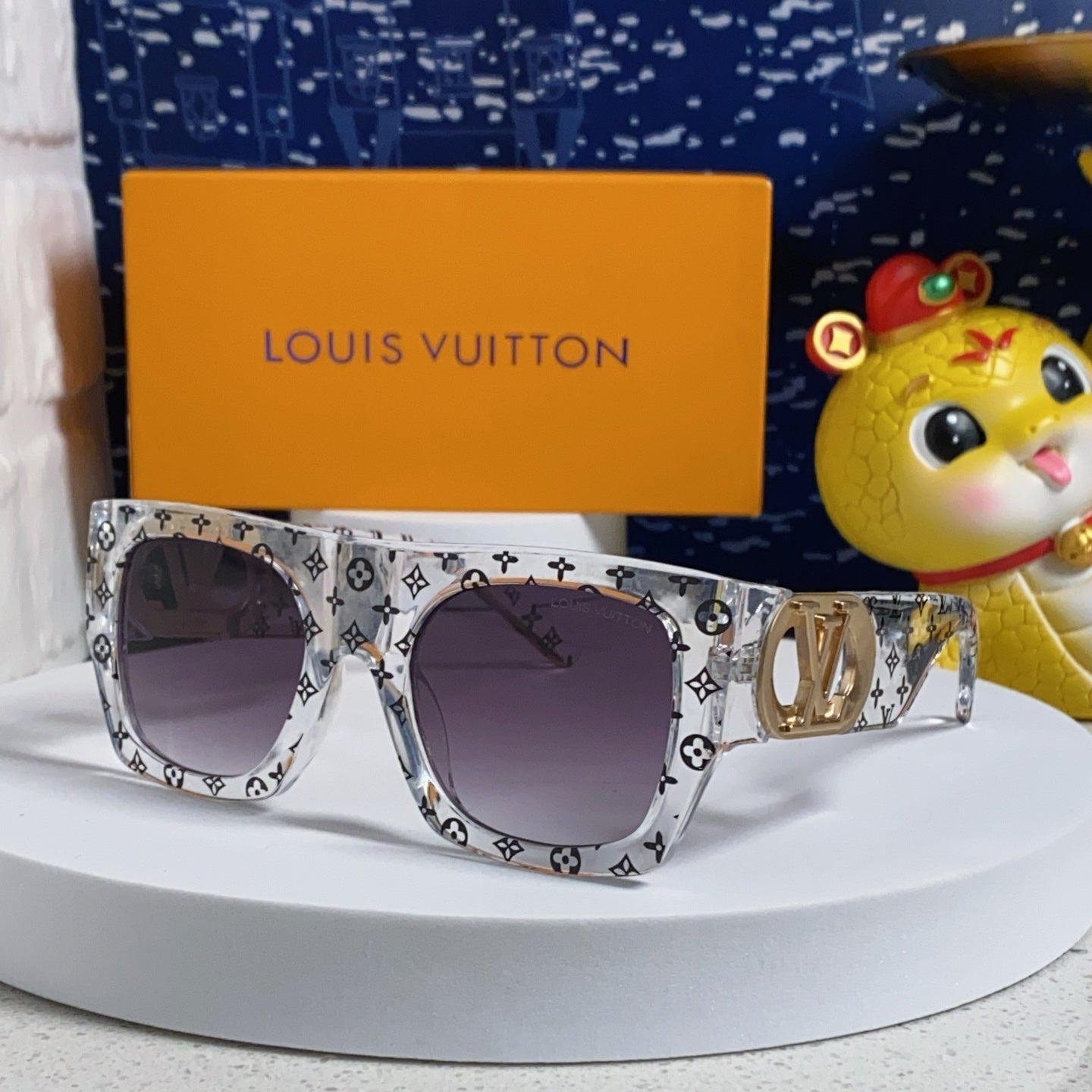 LOUIS VUITTON LINK SQUARE SUNGLASSES 570271 IN CLEAR ACETATE MONOGRAM LOGO ON FRAME