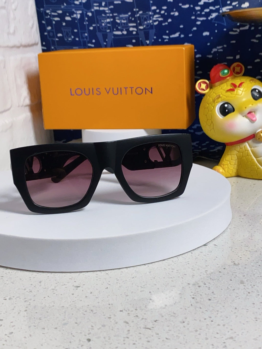 LOUIS VUITTON LINK SQUARE SUNGLASSES 570272 IN BLACK ACETATE BLACK LOGO