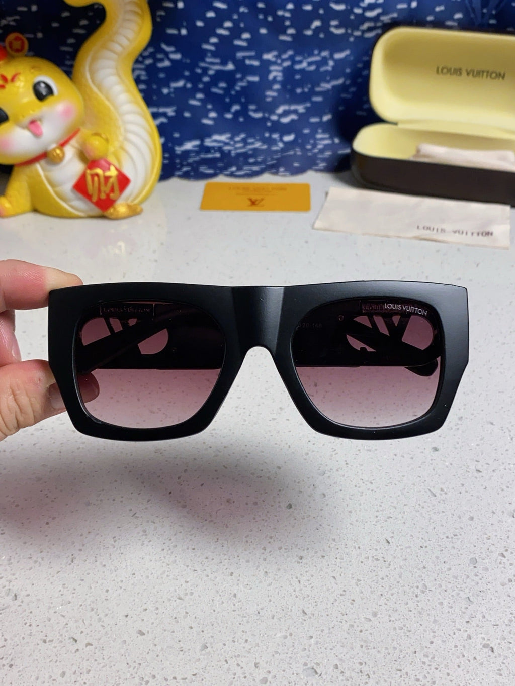 LOUIS VUITTON LINK SQUARE SUNGLASSES 570272 IN BLACK ACETATE BLACK LOGO