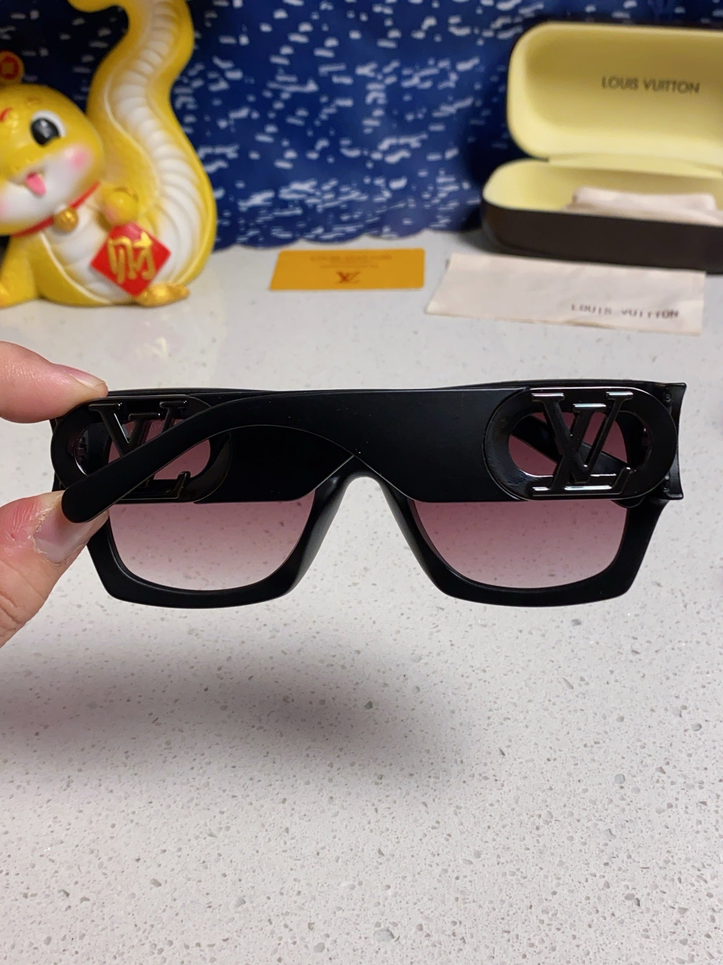 LOUIS VUITTON LINK SQUARE SUNGLASSES 570272 IN BLACK ACETATE BLACK LOGO