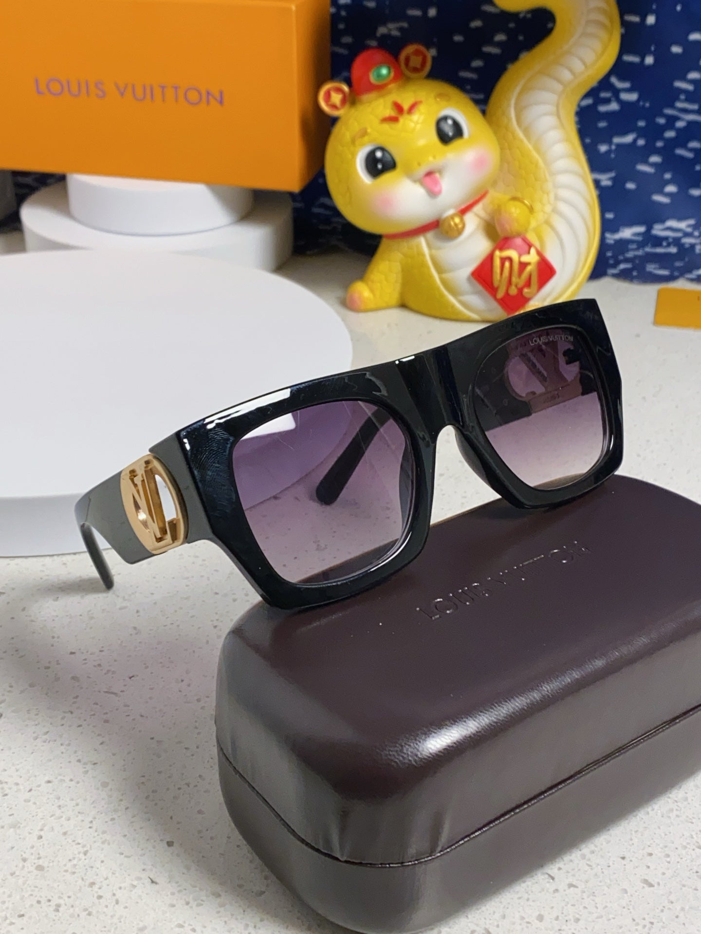 LOUIS VUITTON LINK SQUARE SUNGLASSES 570273 IN BLACK ACETATE GREY SMOKE LENS