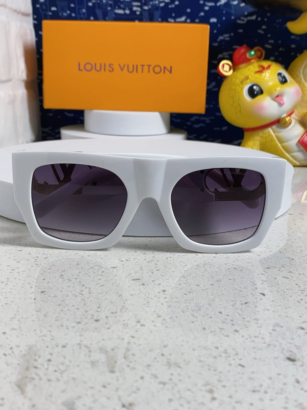 LOUIS VUITTON LINK SQUARE SUNGLASSES 570274 IN WHITE ACETATE GOLD LOGO