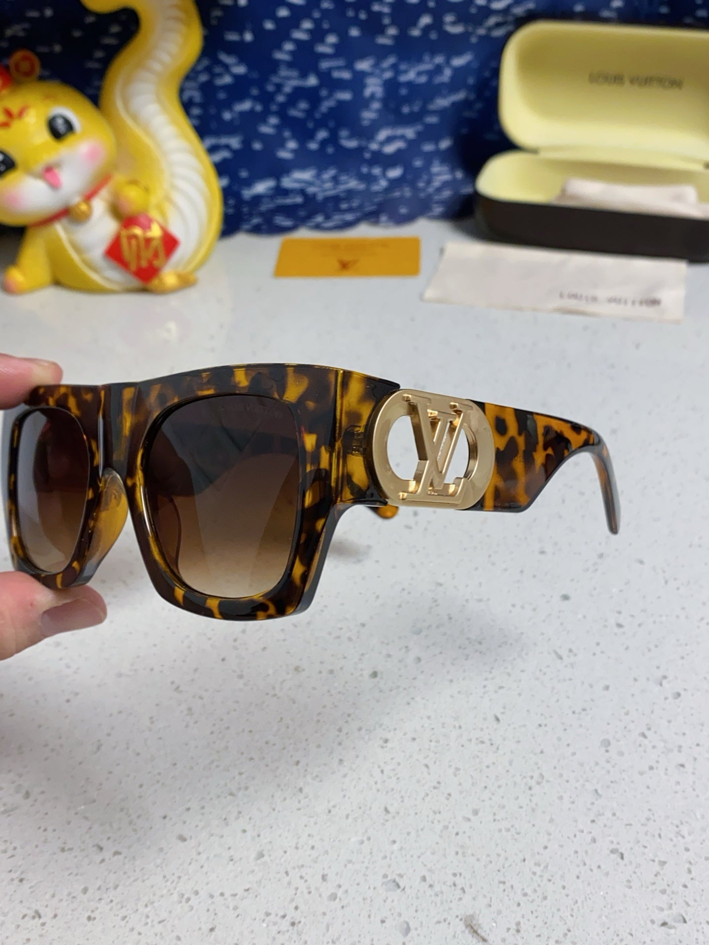 LOUIS VUITTON LINK SQUARE SUNGLASSES 570275 IN HAVANA ACETATE GOLD LOGO