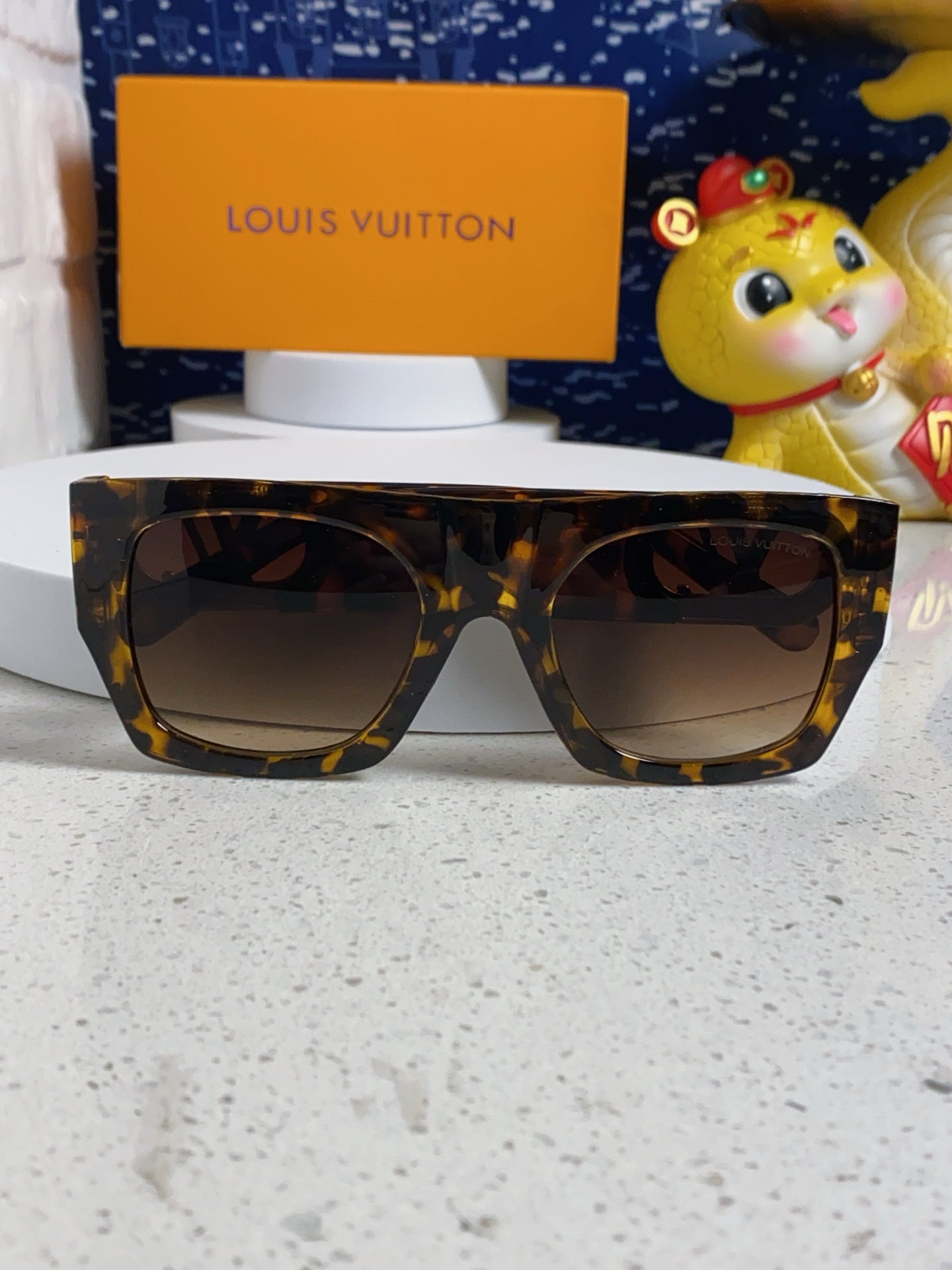 LOUIS VUITTON LINK SQUARE SUNGLASSES 570275 IN HAVANA ACETATE GOLD LOGO
