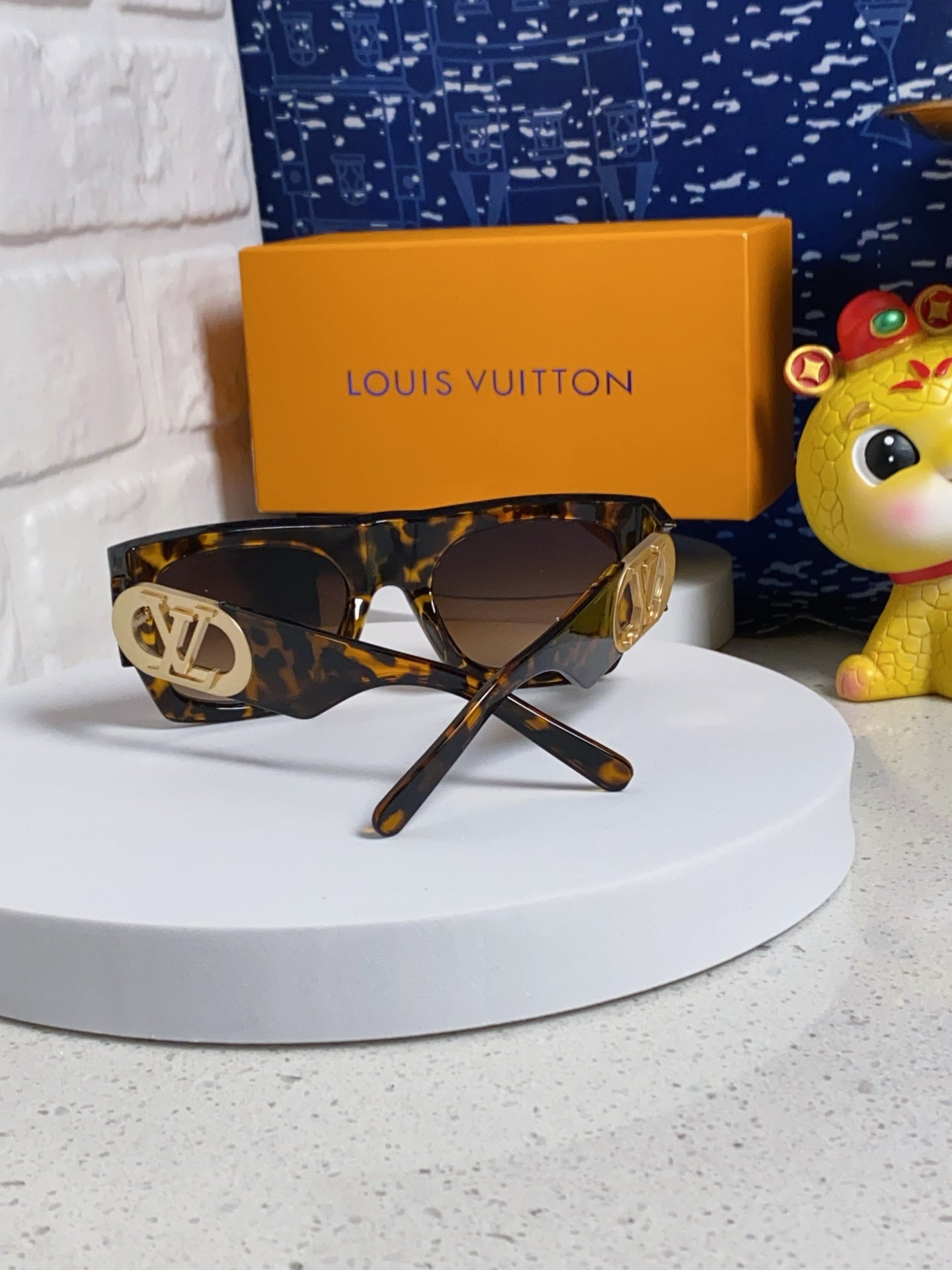 LOUIS VUITTON LINK SQUARE SUNGLASSES 570275 IN HAVANA ACETATE GOLD LOGO