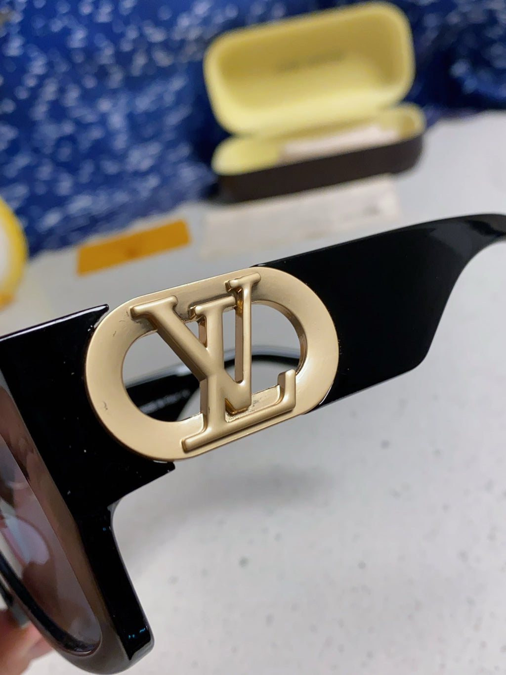 LOUIS VUITTON LINK SQUARE SUNGLASSES 570276 IN BLACK ACETATE GOLD LOGO