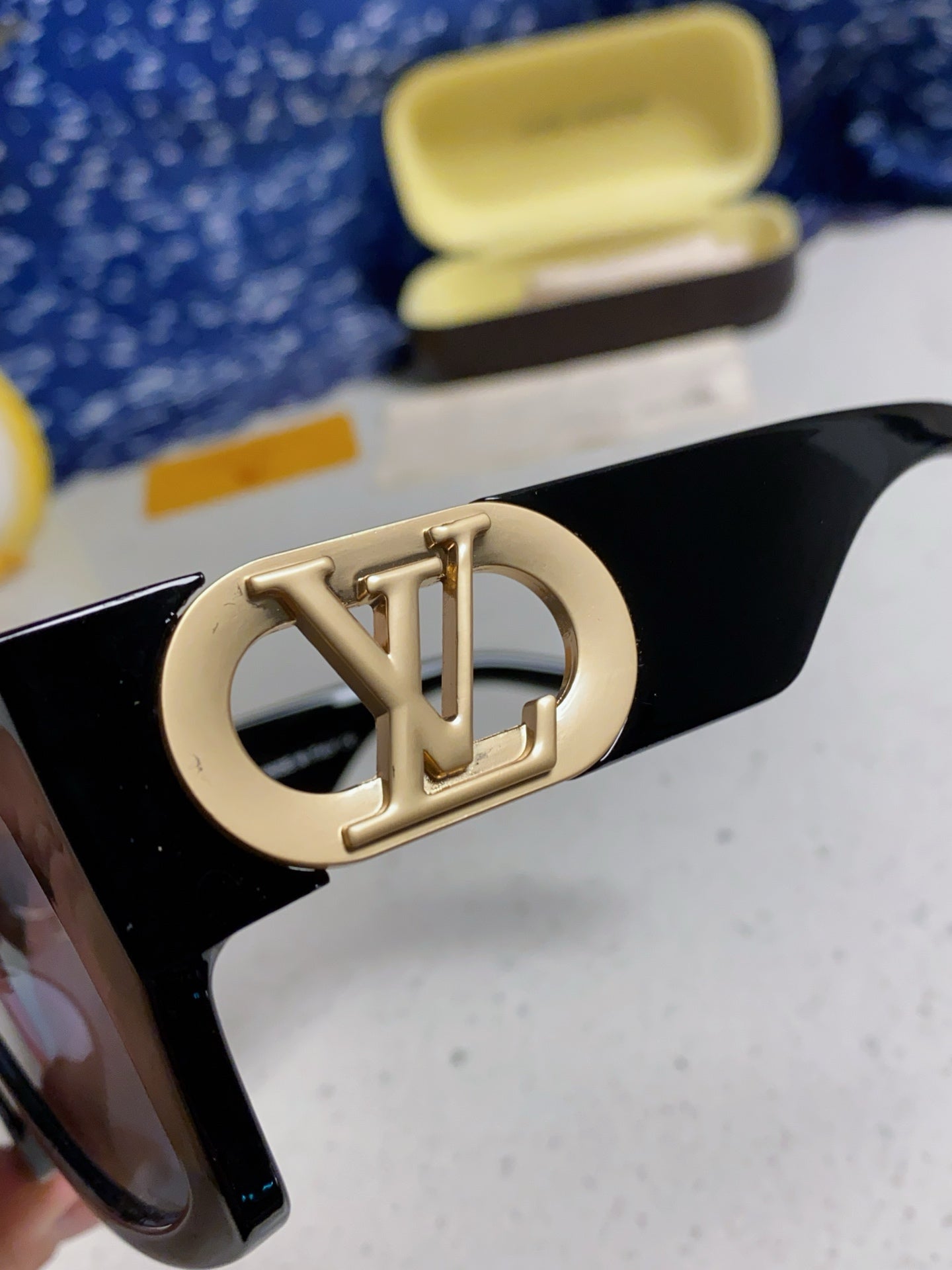 LOUIS VUITTON LINK SQUARE SUNGLASSES 570276 IN BLACK ACETATE GOLD LOGO