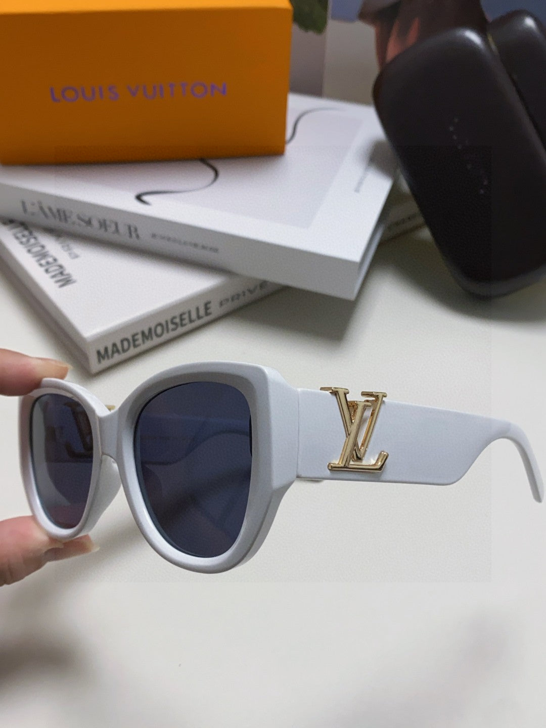 LOUIS VUITTON ICON CAT EYE SUNGLASSES 570248 IN WHITE ACETATE