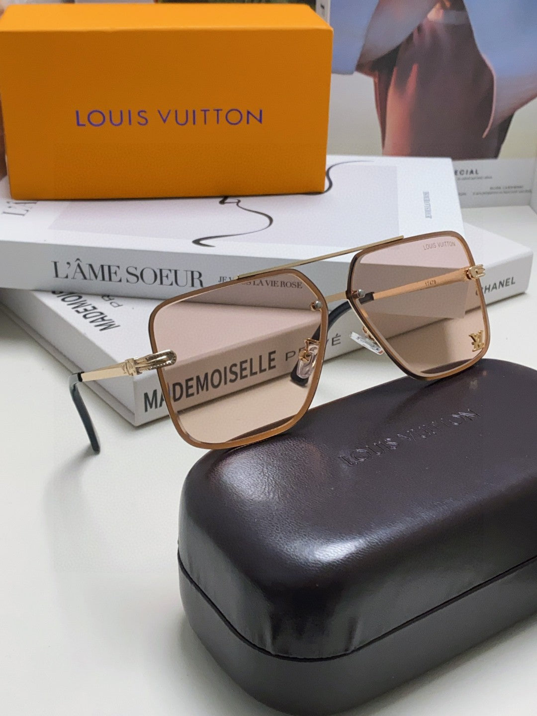 LOUIS VUITTON SQUARE SUNGLASSES 570262 IN GOLD METAL LIGHT BROWN LENS