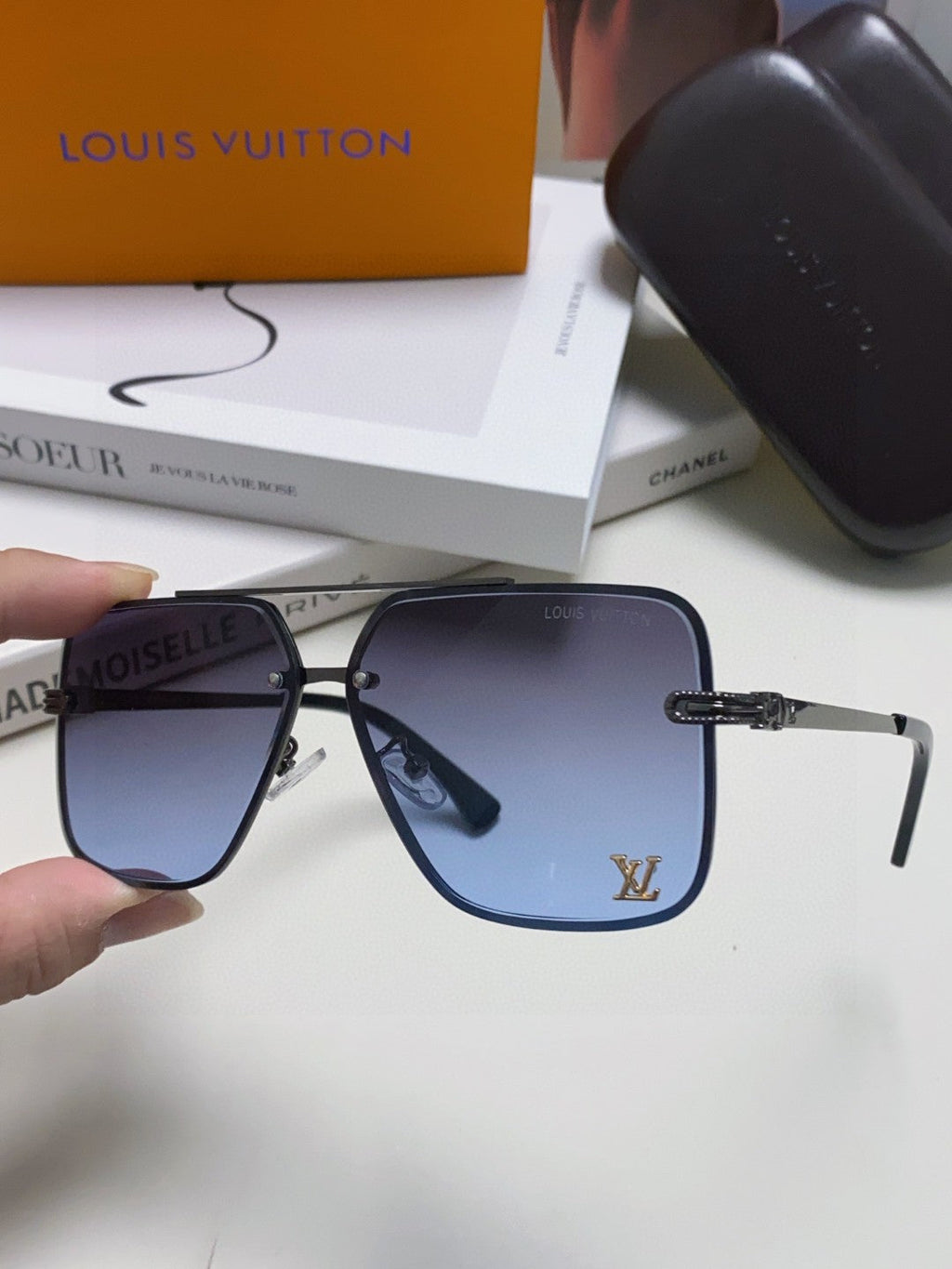 LOUIS VUITTON SQUARE SUNGLASSES 570263 IN BLACK METAL GREY SMOKE LENS