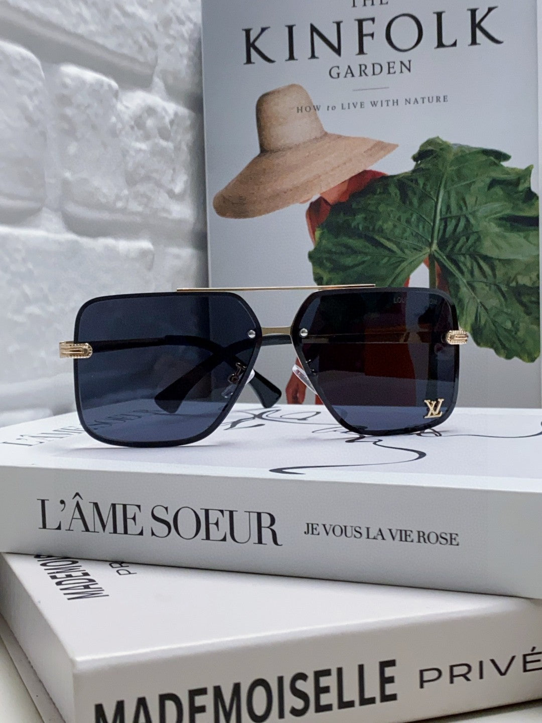 LOUIS VUITTON SQUARE SUNGLASSES 570265 IN GOLD METAL LOGO ON LENS