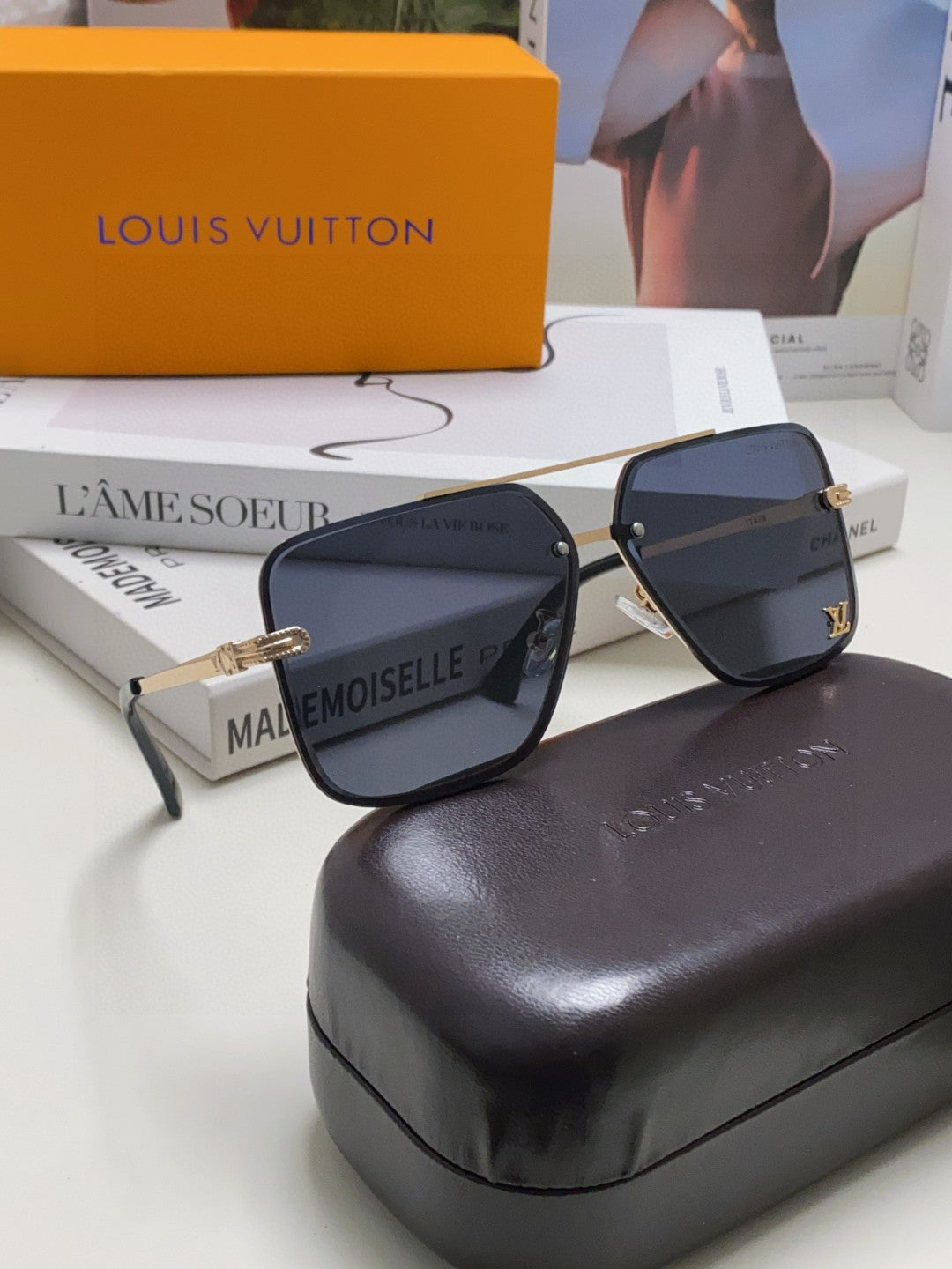 LOUIS VUITTON SQUARE SUNGLASSES 570265 IN GOLD METAL LOGO ON LENS
