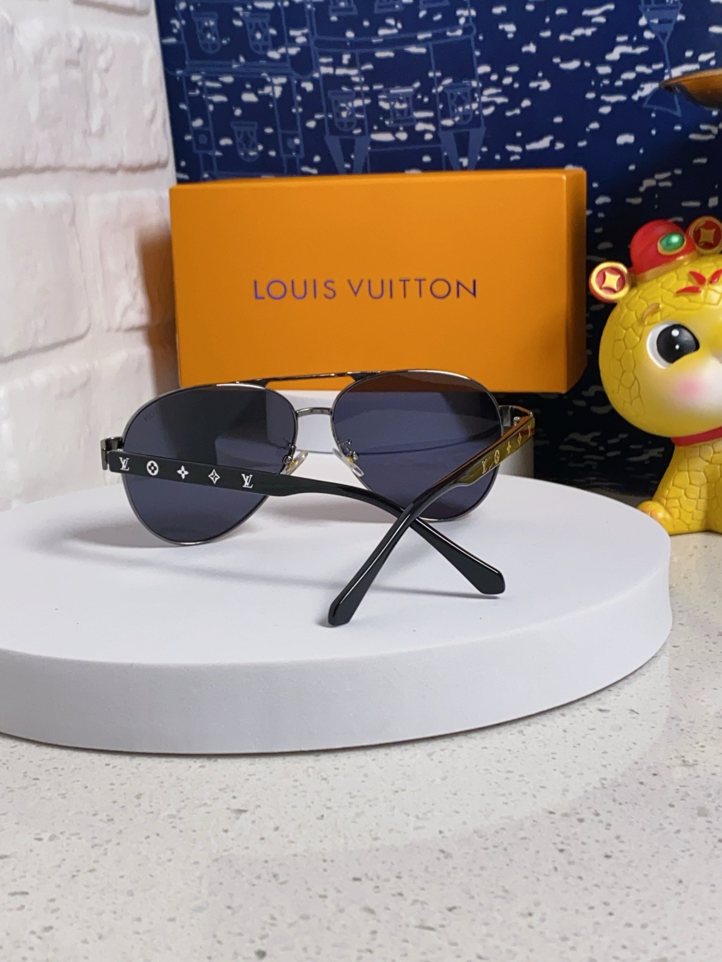 LOUIS VUITTON PILOT SUNGLASSES 571636 IN METAL BLACK LENSES MONOGRAM LOGO