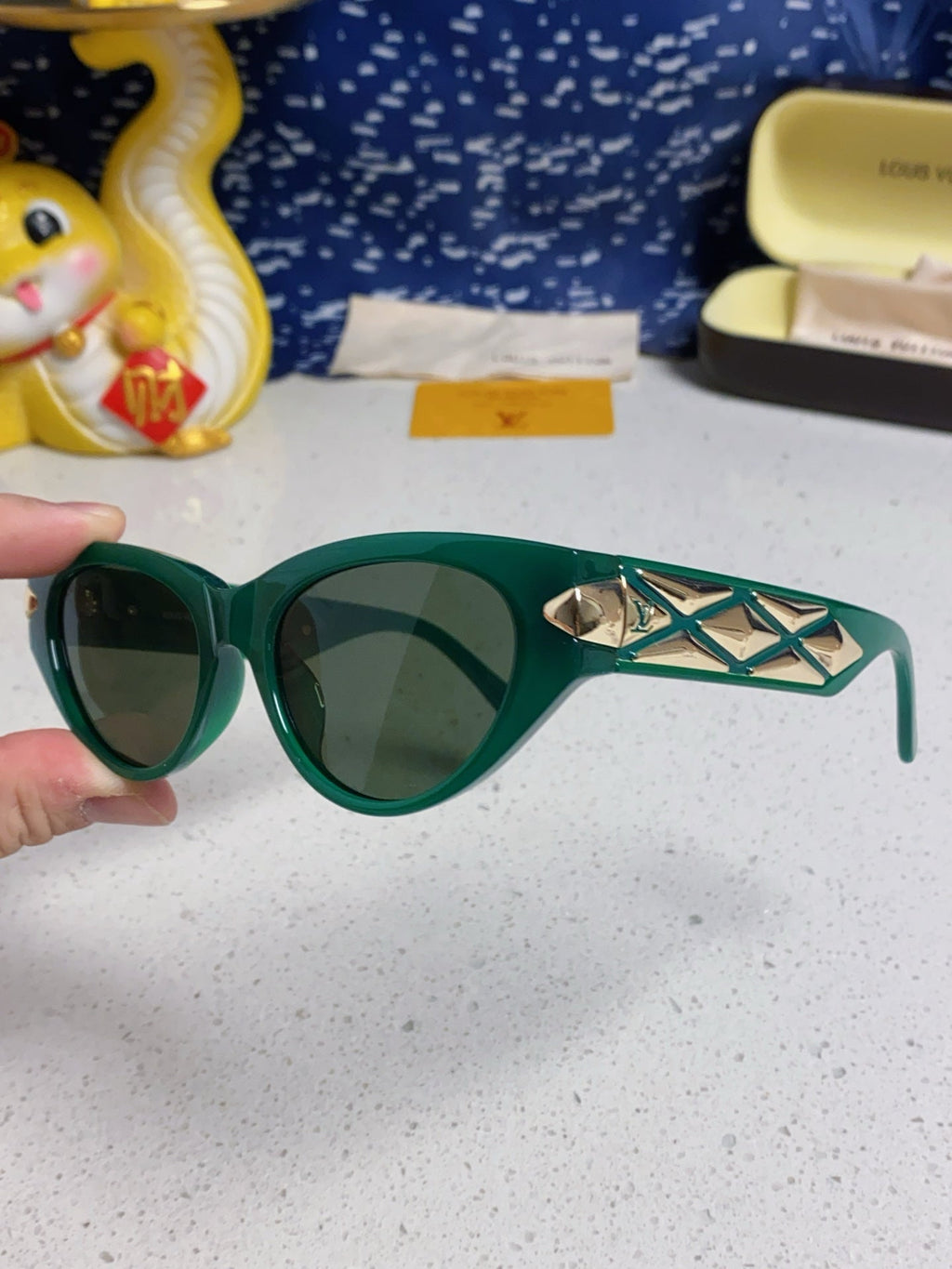 LOUIS VUITTON CAT EYE SUNGLASSES 576882 IN GREEN AND GOLD ACETATE