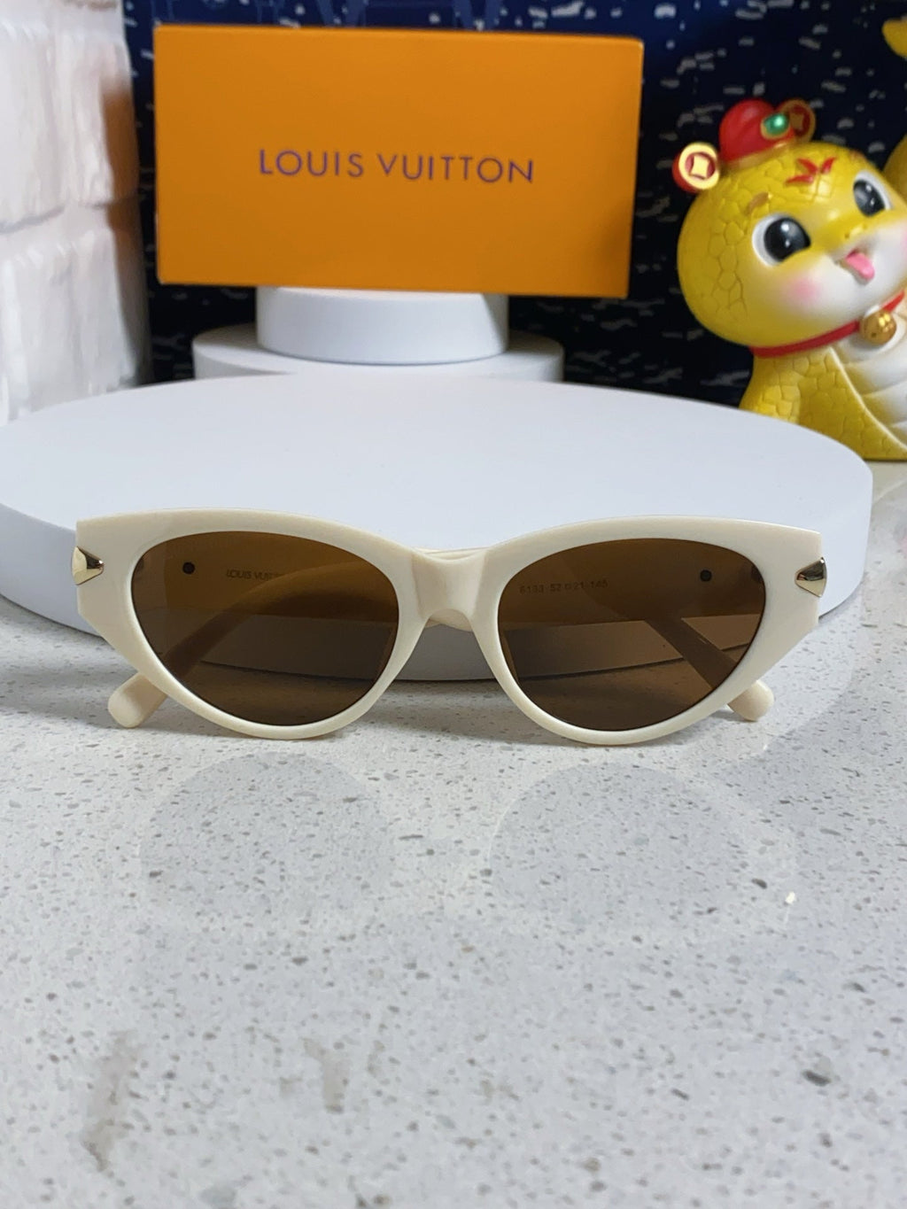 LOUIS VUITTON CAT EYE SUNGLASSES 576884 IN IVORY AND GOLD ACETATE