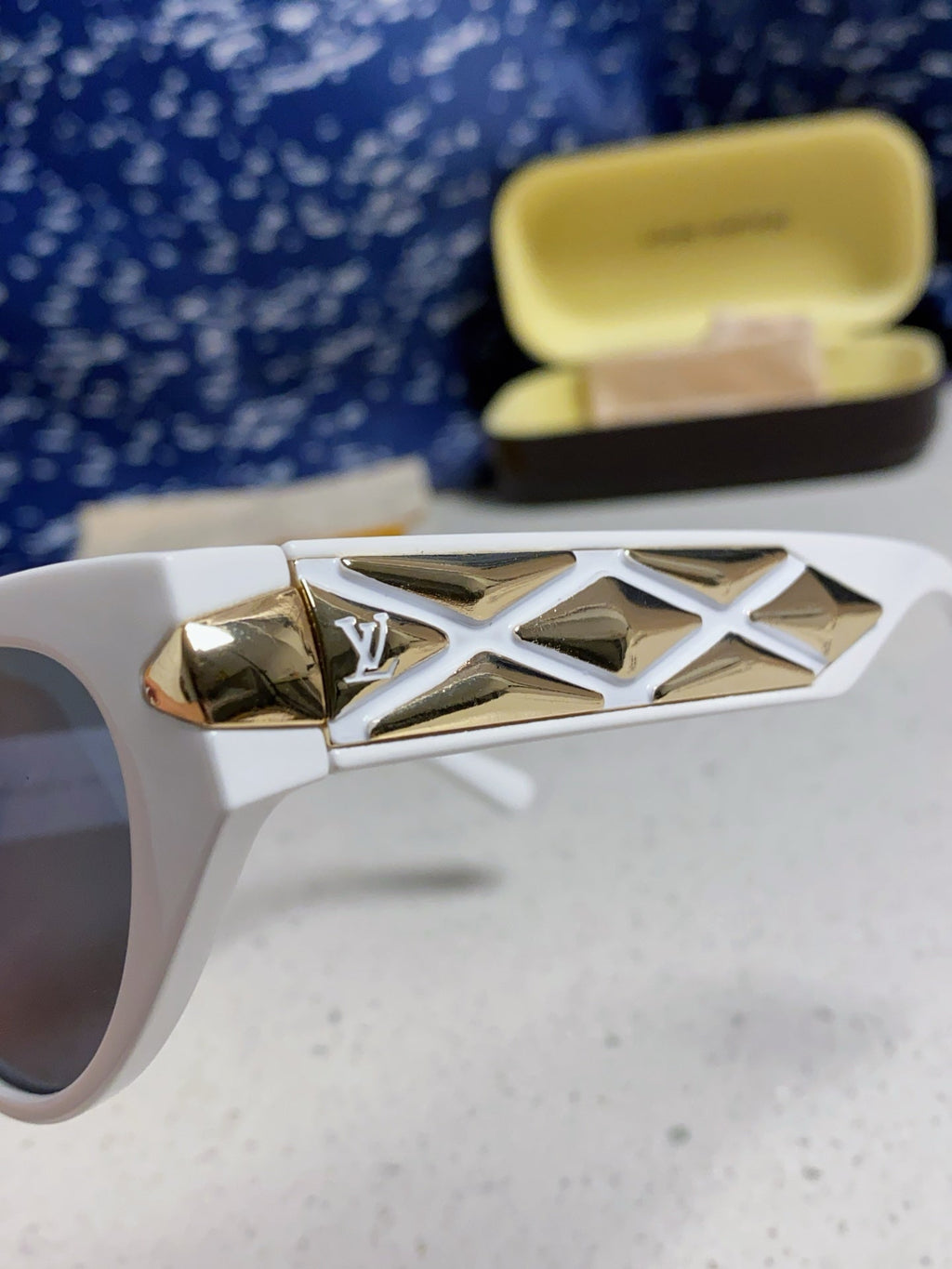 LOUIS VUITTON CAT EYE SUNGLASSES 576885 IN WHITE AND GOLD ACETATE