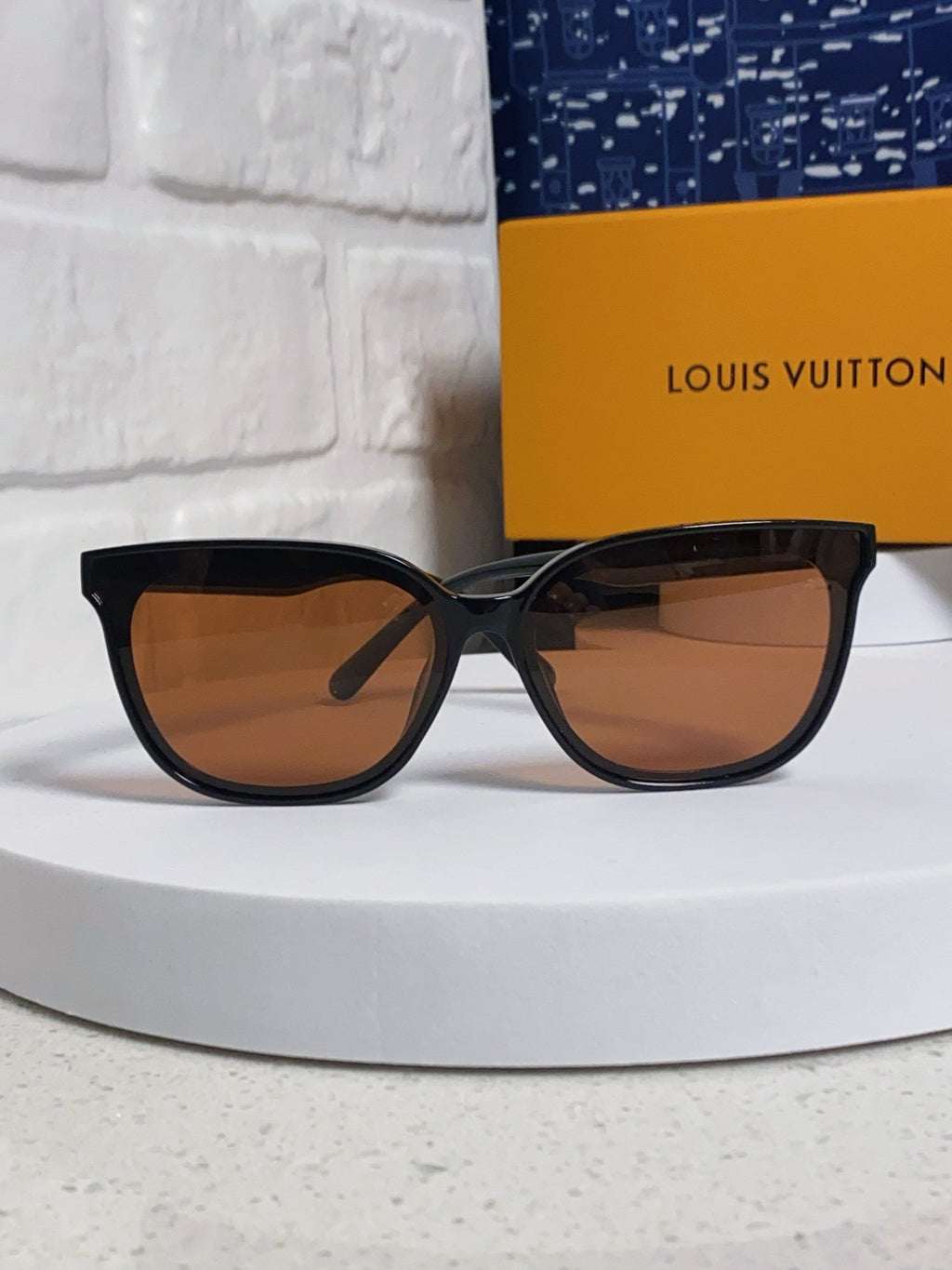 LOUIS VUITTON CAT EYE SUNGLASSES 571647 IN BLACK ACETATE BROWN LENS