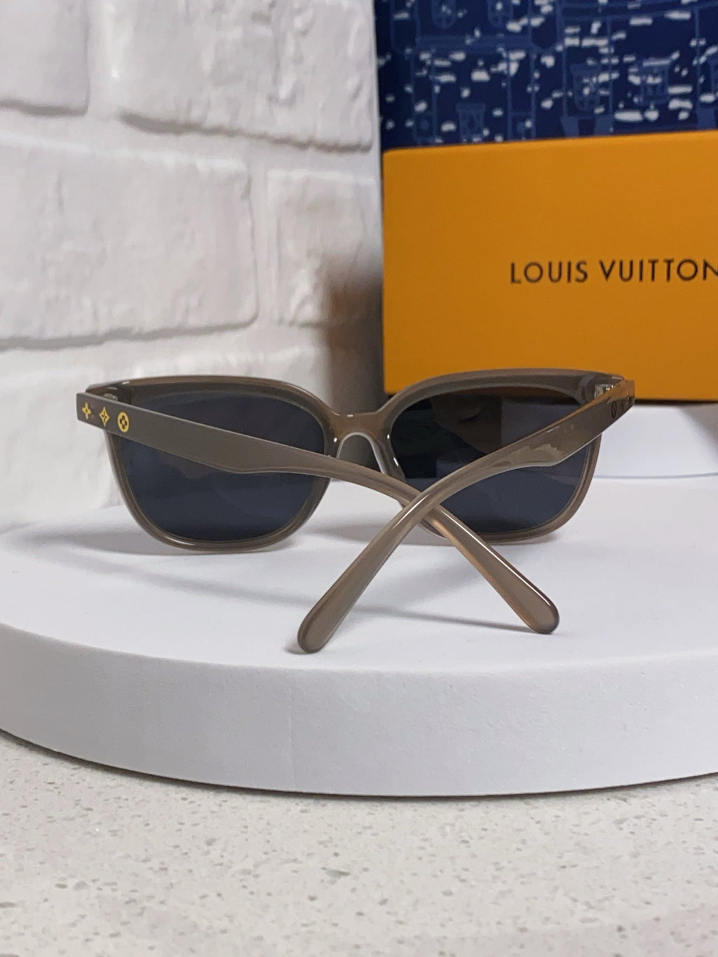 LOUIS VUITTON CAT EYE SUNGLASSES 571648 IN BEIGE CLEAR ACETATE