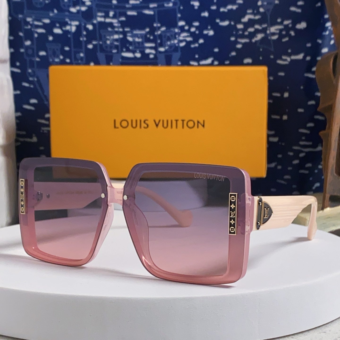 LOUIS VUITTON SQUARE SUNGLASSES 571653 IN PINK CLEAR ACETATE