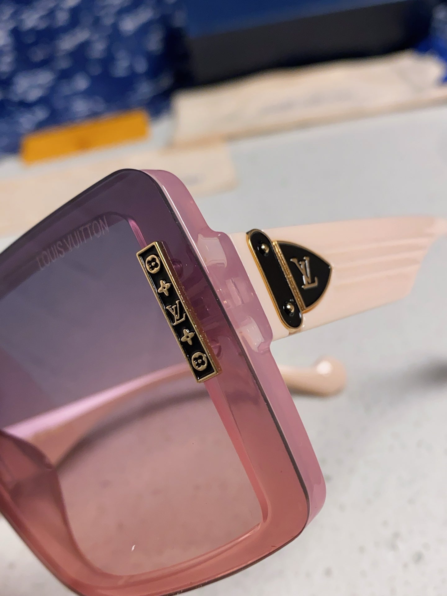 LOUIS VUITTON SQUARE SUNGLASSES 571653 IN PINK CLEAR ACETATE