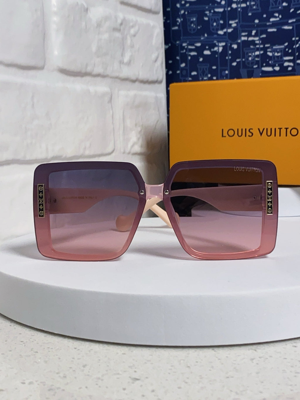 LOUIS VUITTON SQUARE SUNGLASSES 571653 IN PINK CLEAR ACETATE