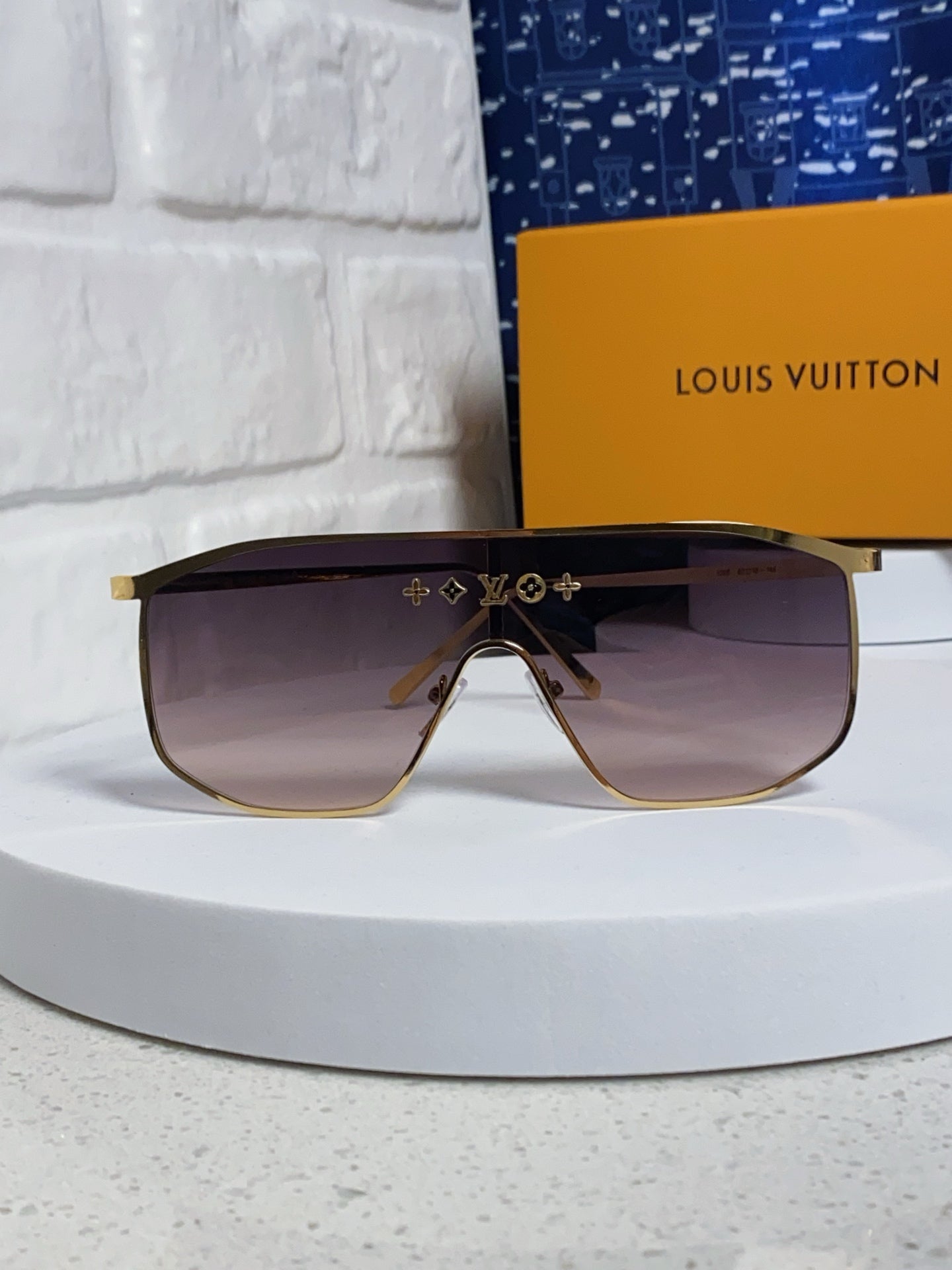 LOUIS VUITTON GOLDEN MASK SUNGLASSES 582732 IN GOLD METAL DARK GREY SMOKE LENSES