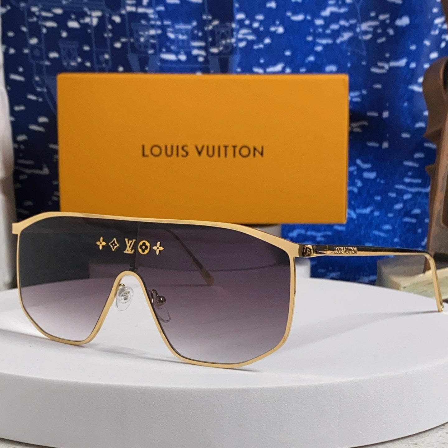 LOUIS VUITTON GOLDEN MASK SUNGLASSES 582734 IN GOLD METAL GREY SMOKE LENSES